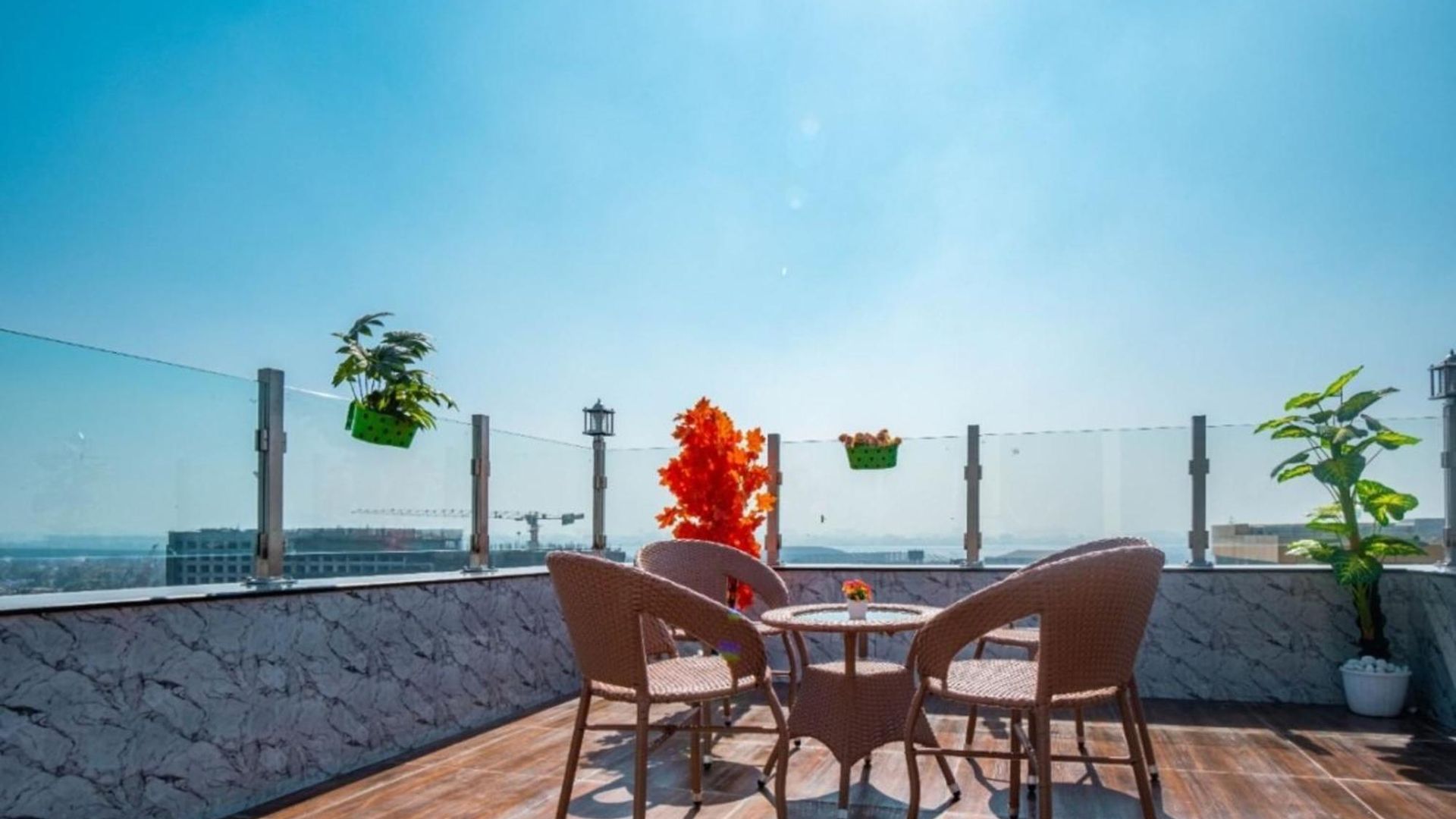 Private Rooftop 3br Near International Airport Andheri East Apartment
