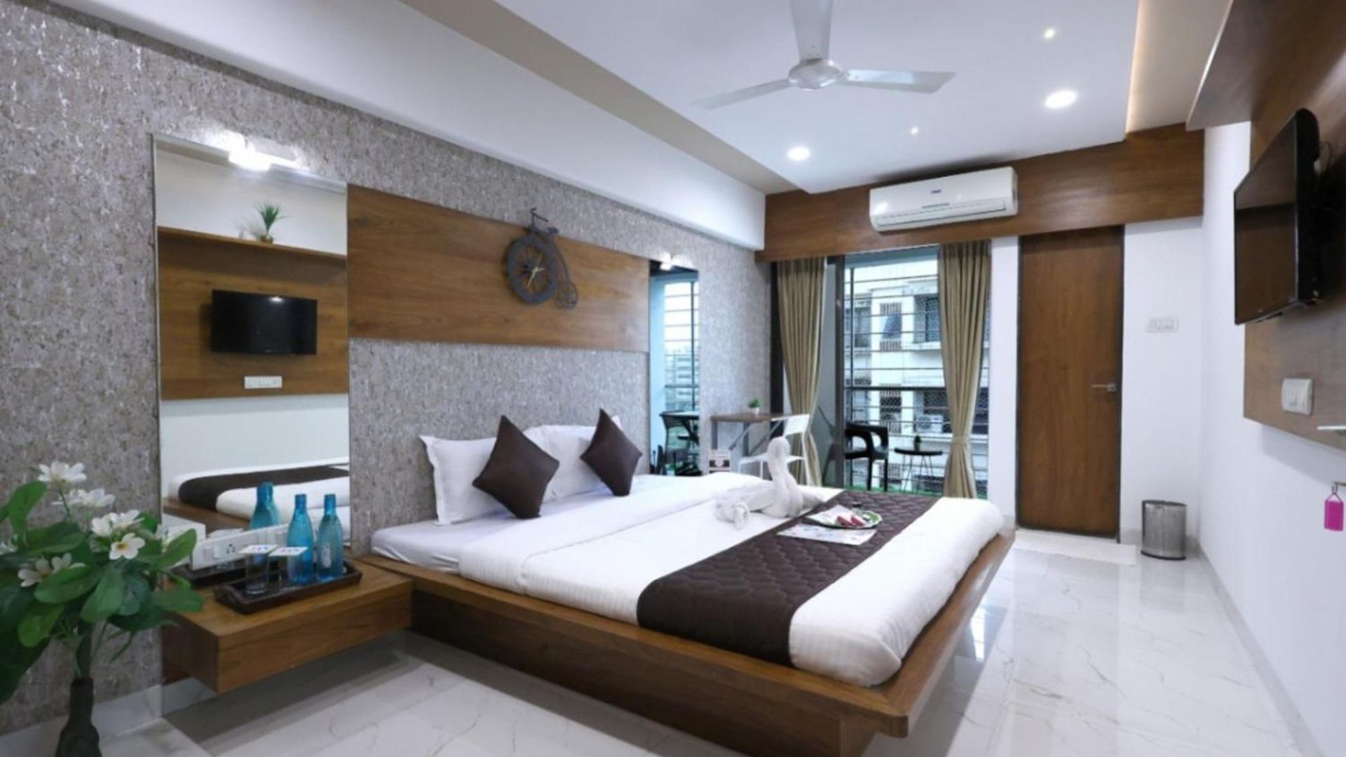Premium 3br Near Bkc & Bandra East Apartment