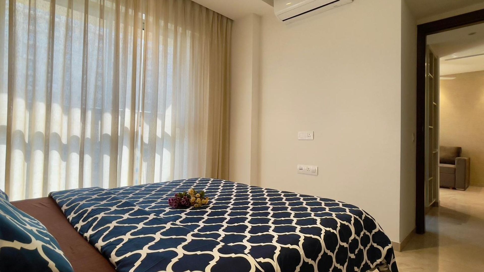 A Embassy 1 Bhk In Hiranandani Powai Apartment *