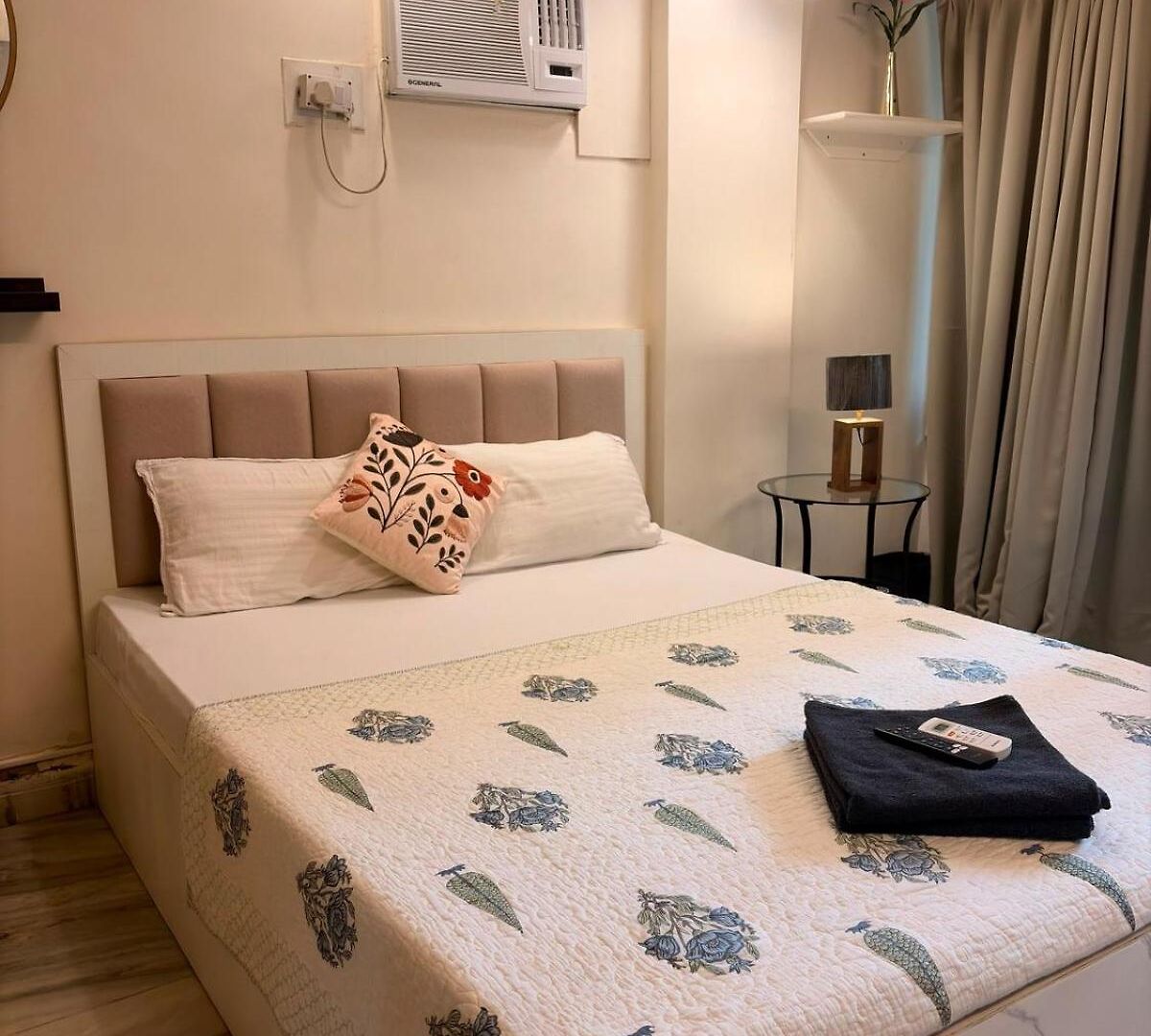 Adore 4 Bhk Luxury Apartment- Bandra *