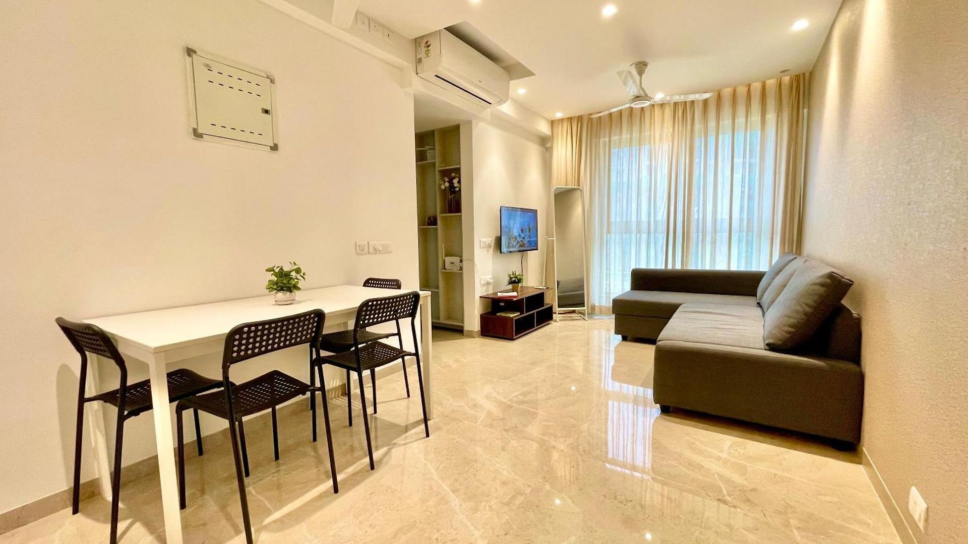 A Embassy 1 Bhk In Hiranandani Powai * Mumbai