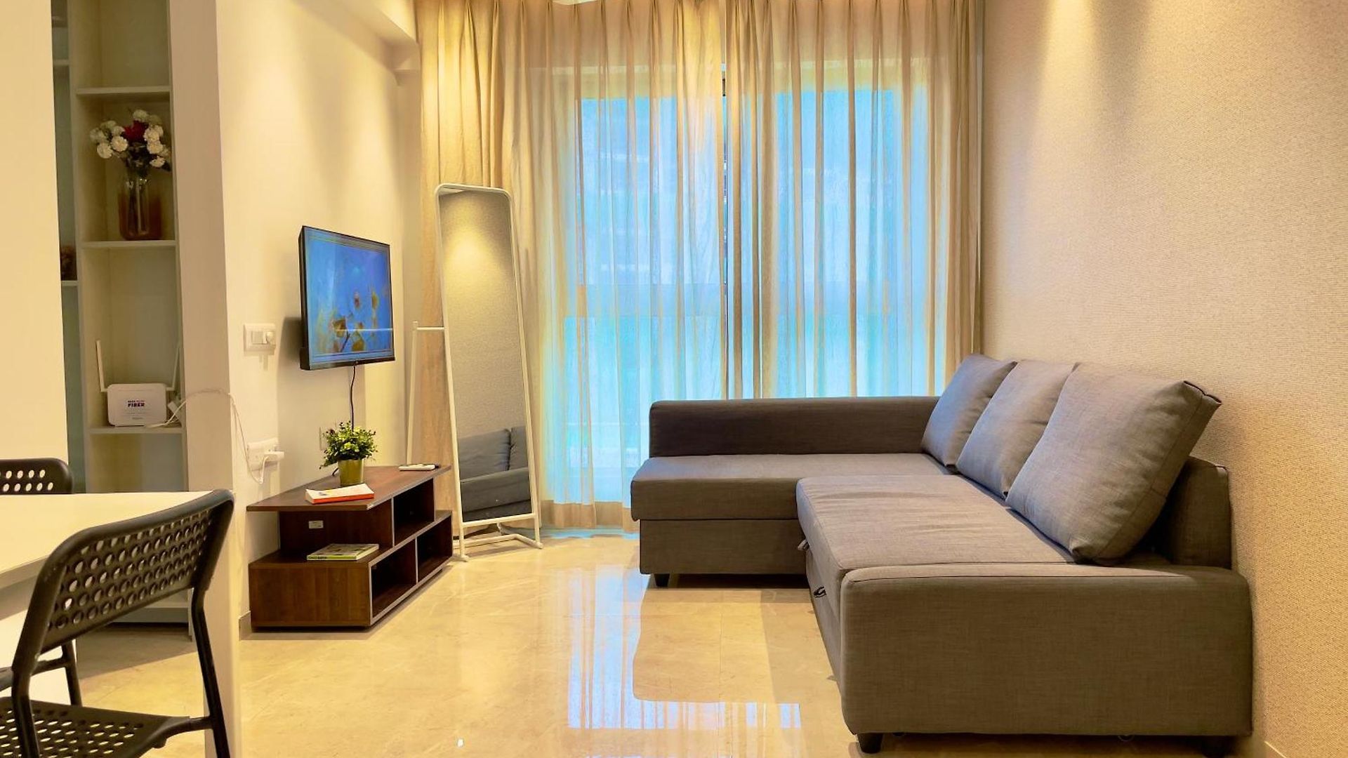 A Embassy 1 Bhk In Hiranandani Powai Apartment *