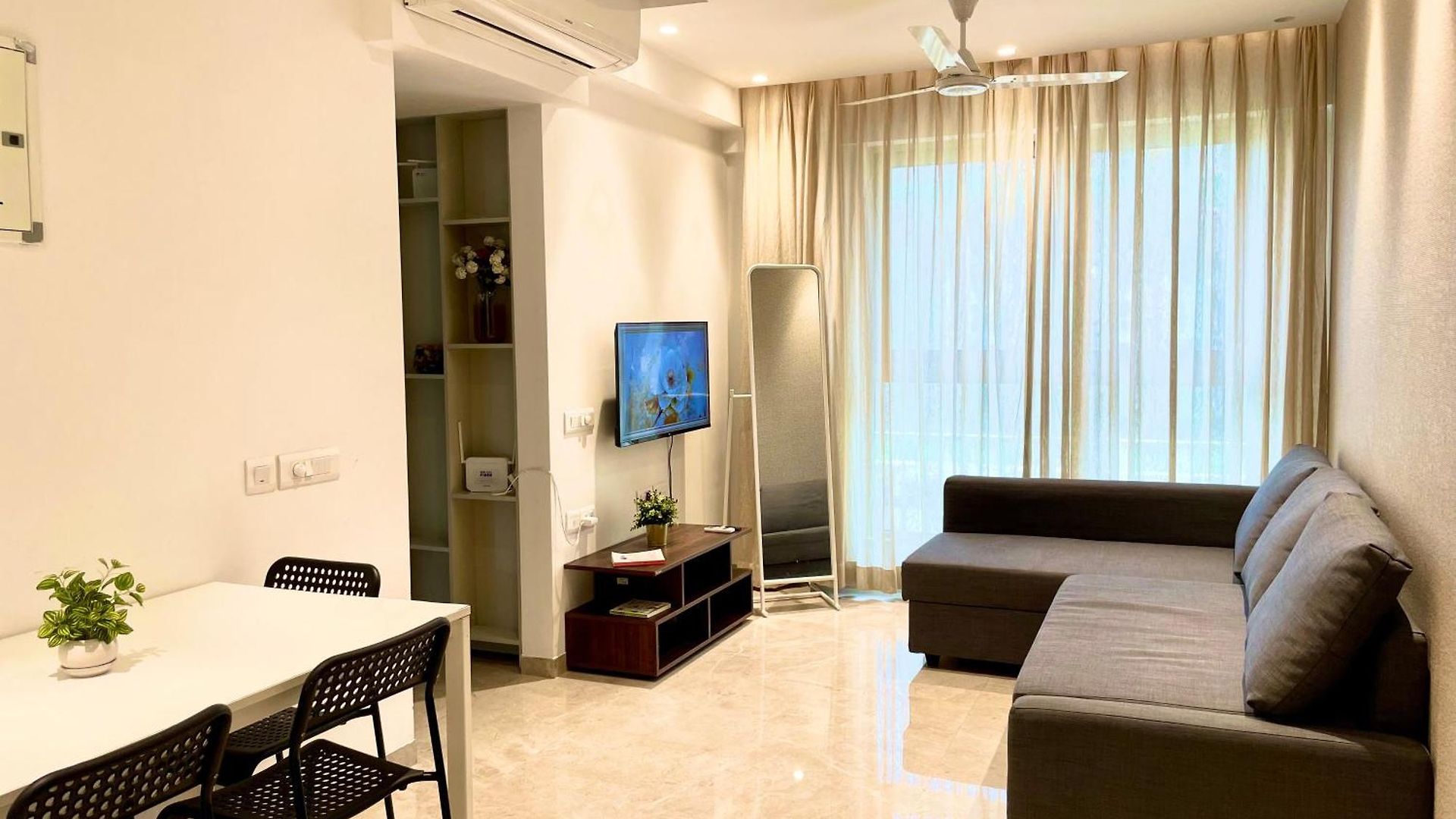 A Embassy 1 Bhk In Hiranandani Powai Apartment *