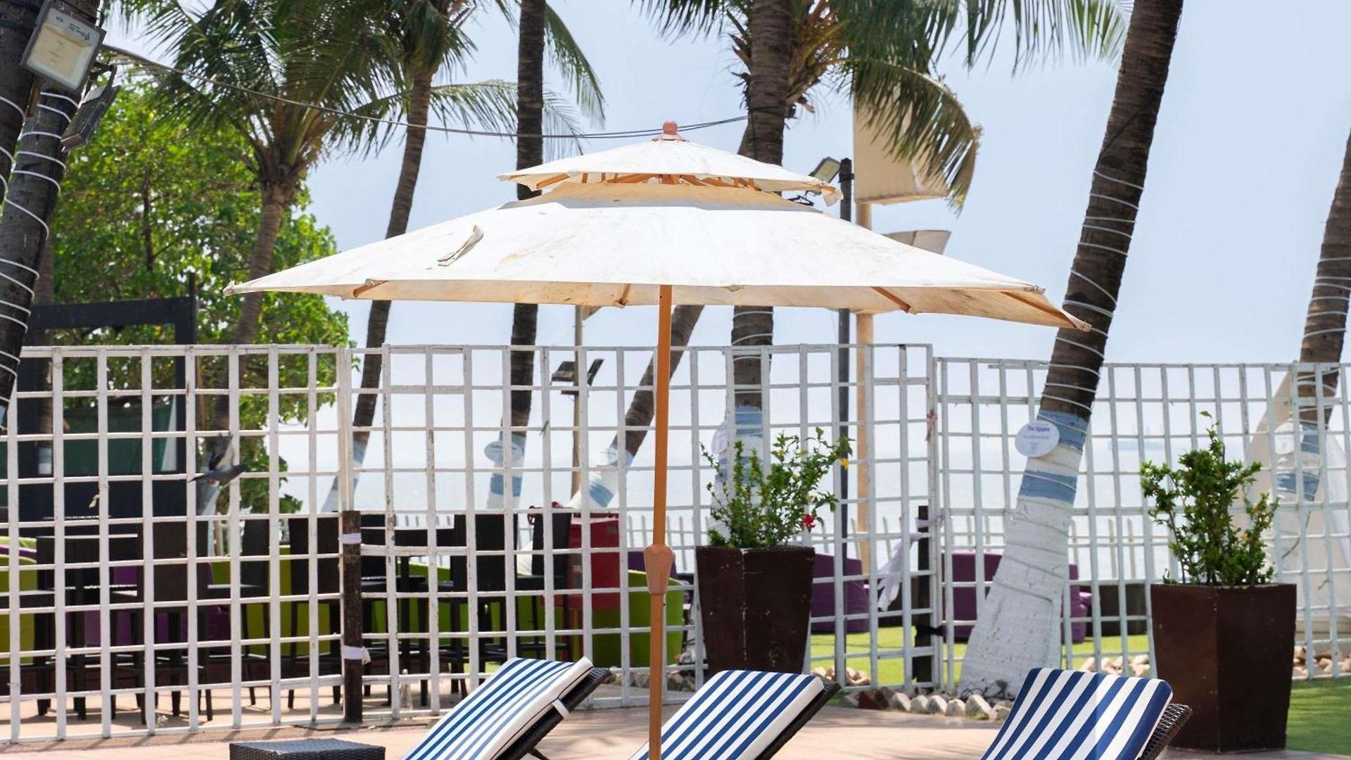 Novotel Juhu Hotel 5*