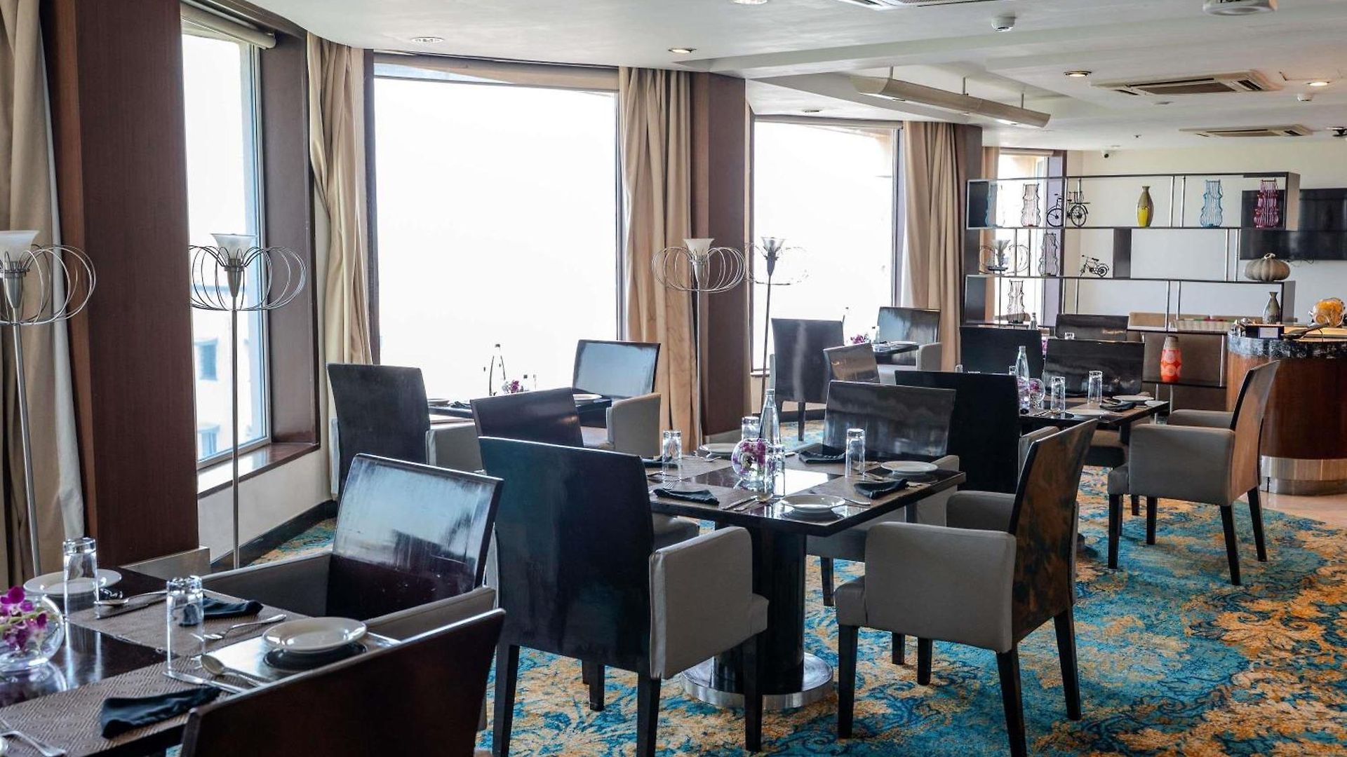 Novotel Juhu Hotel 5*