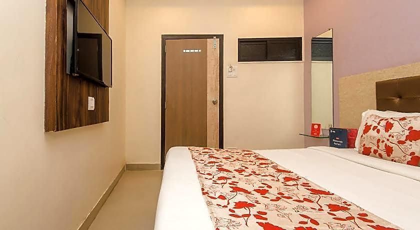 Hotel O Golden Nest Near Chhatrapati Shivaji International Airport 3*