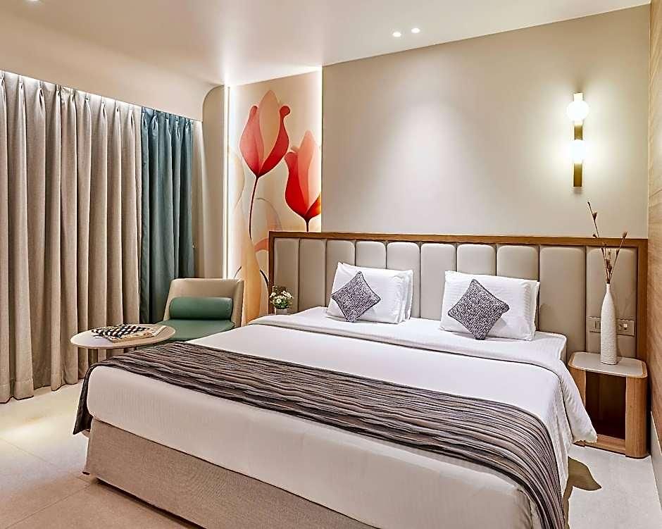 Hotel The Regale By Tunga Mumbai