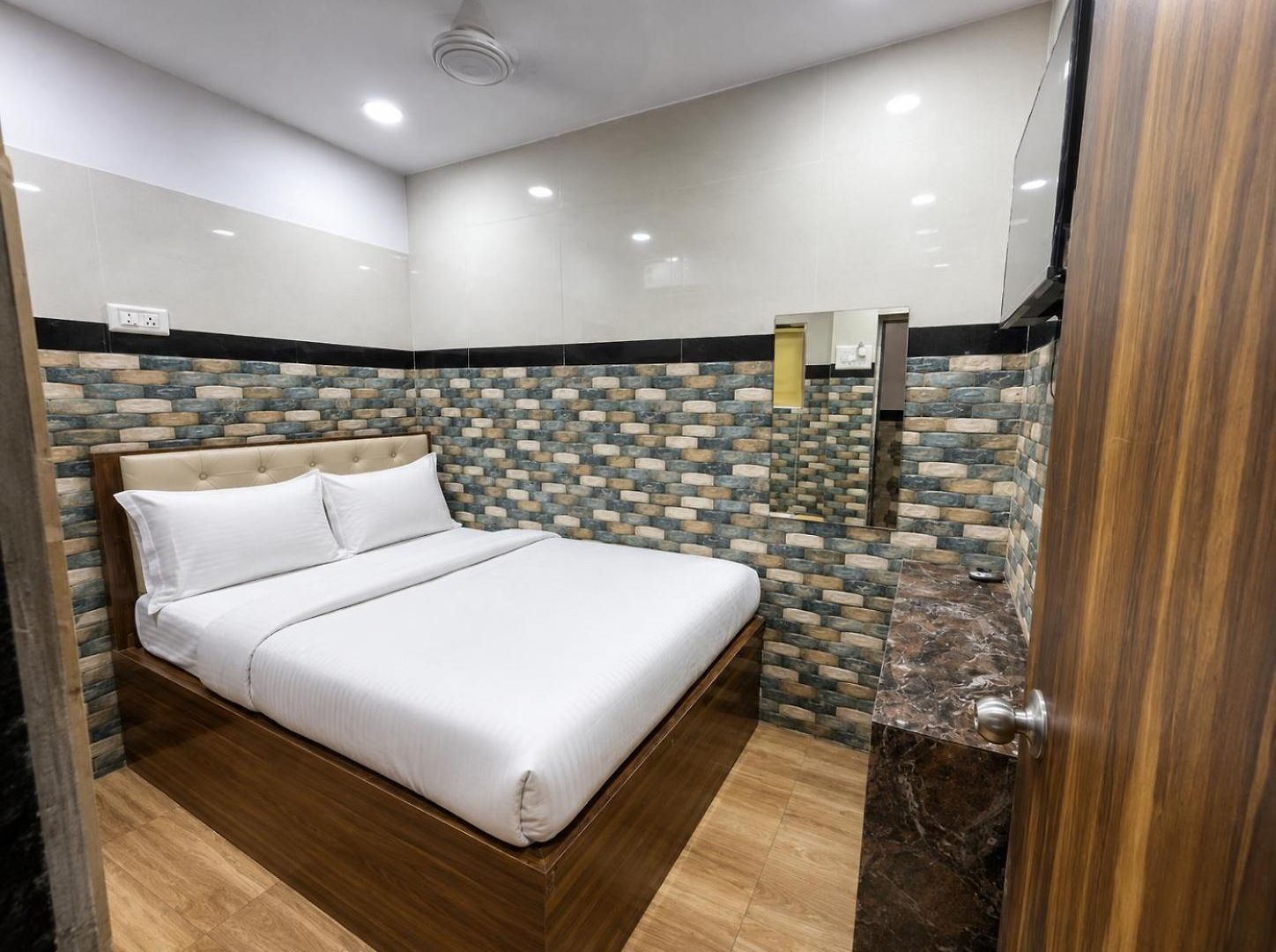 Guest house Angel International-nxt To Sahar Metro Stn Mumbai