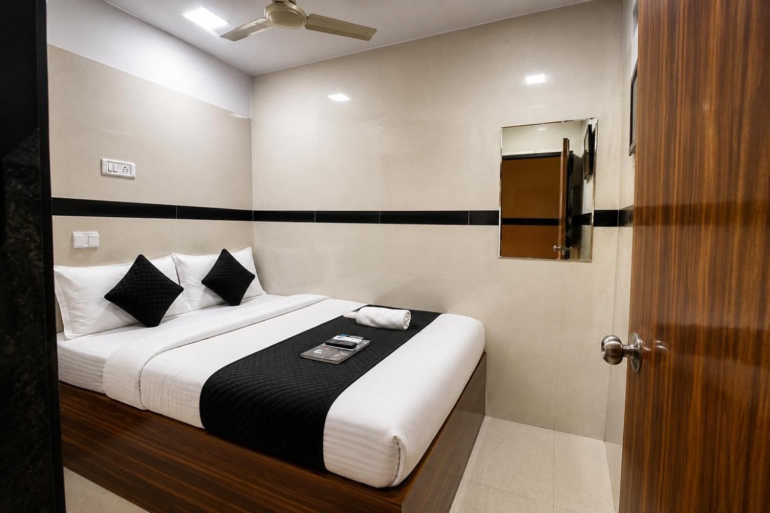 Guest house Angel International-nxt To Sahar Metro Stn *