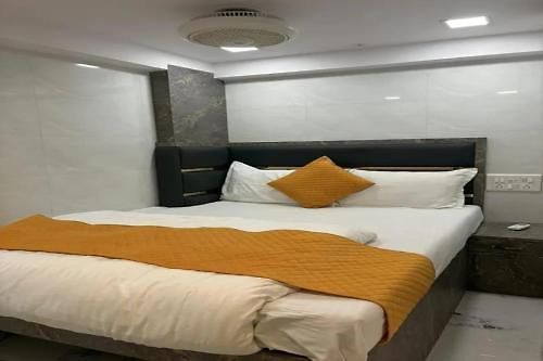 Qamar Hotel Mumbai