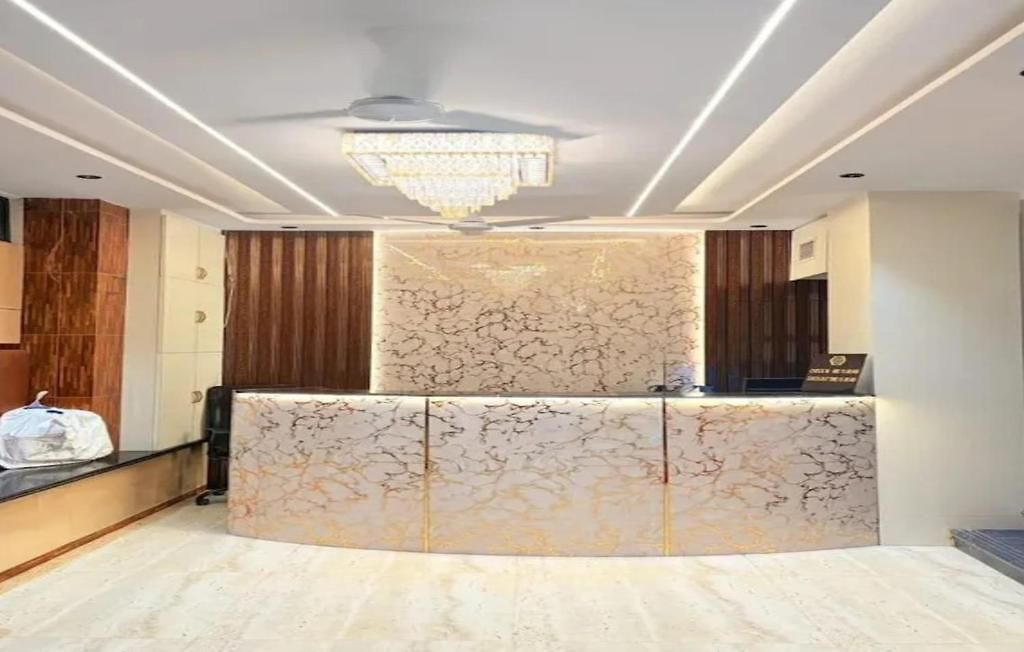 Qamar Mumbai