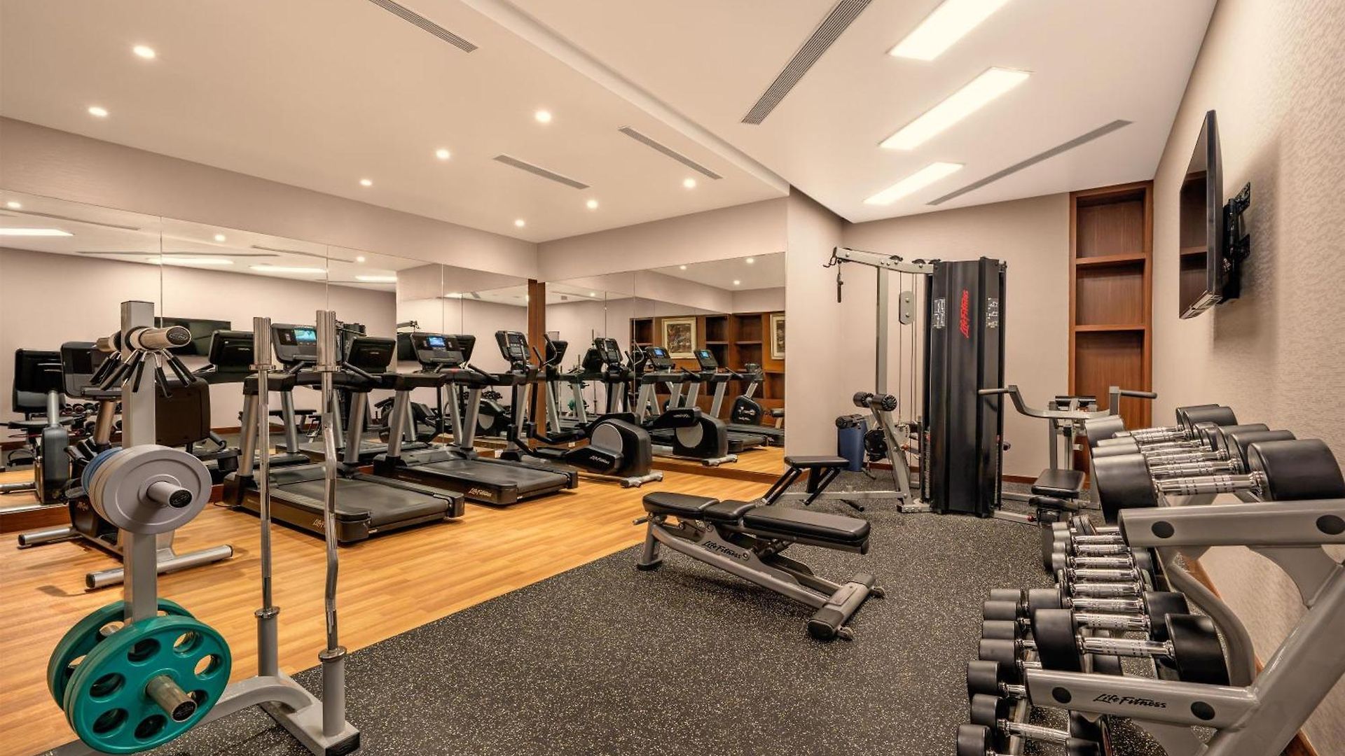 Radisson Andheri Midc 5*