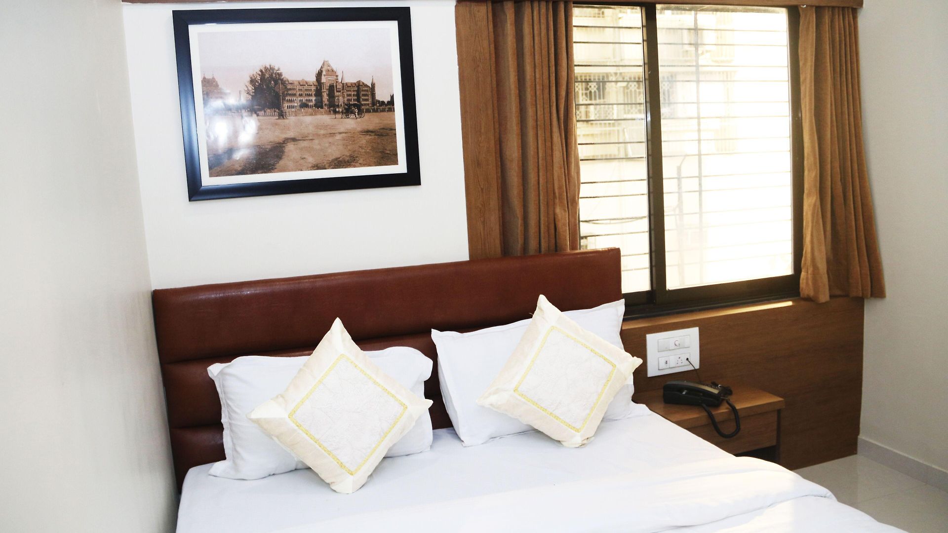 Hotel Crystal Luxury Inn- Bandra 3*