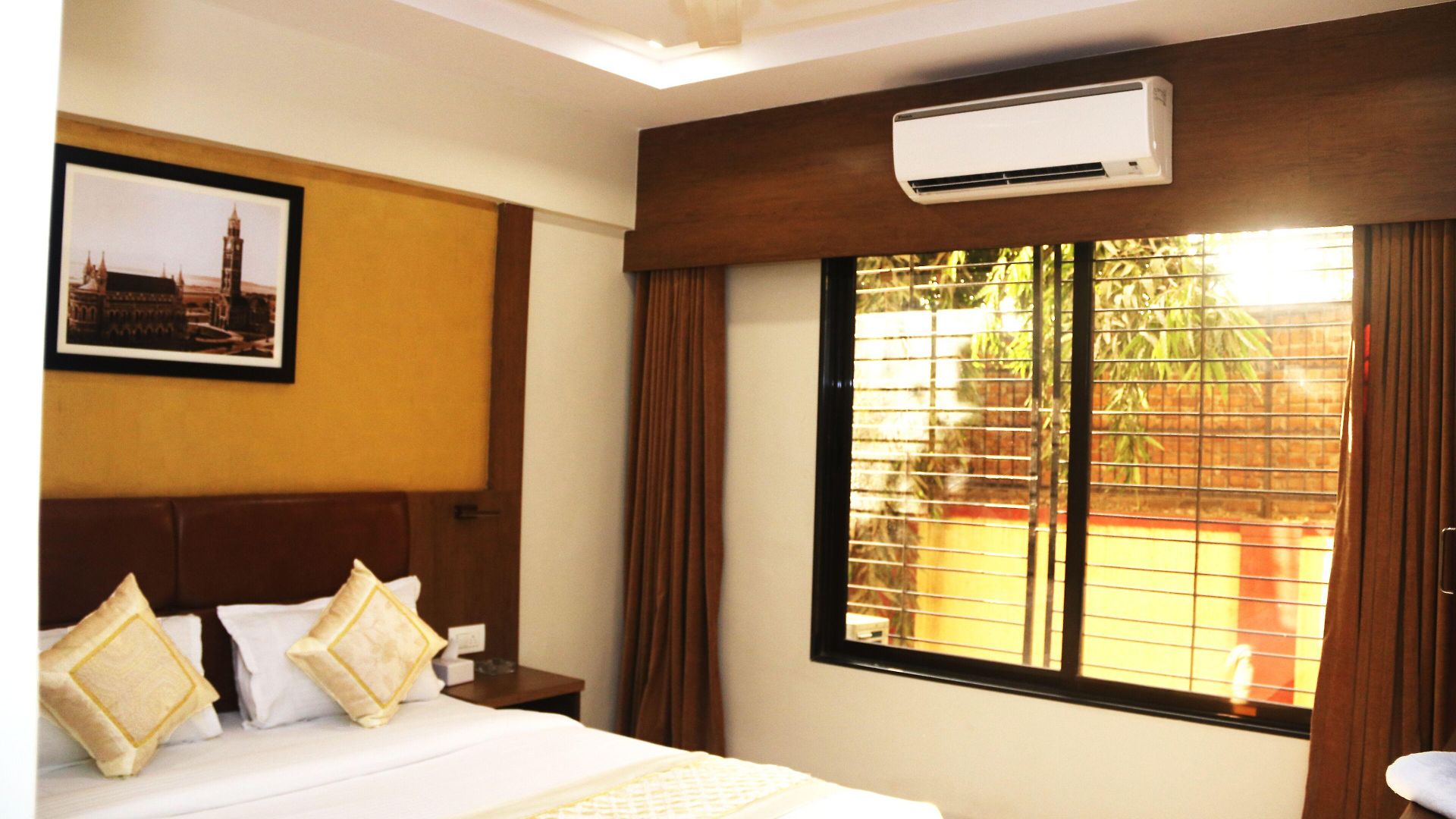 Hotel Crystal Luxury Inn- Bandra Mumbai