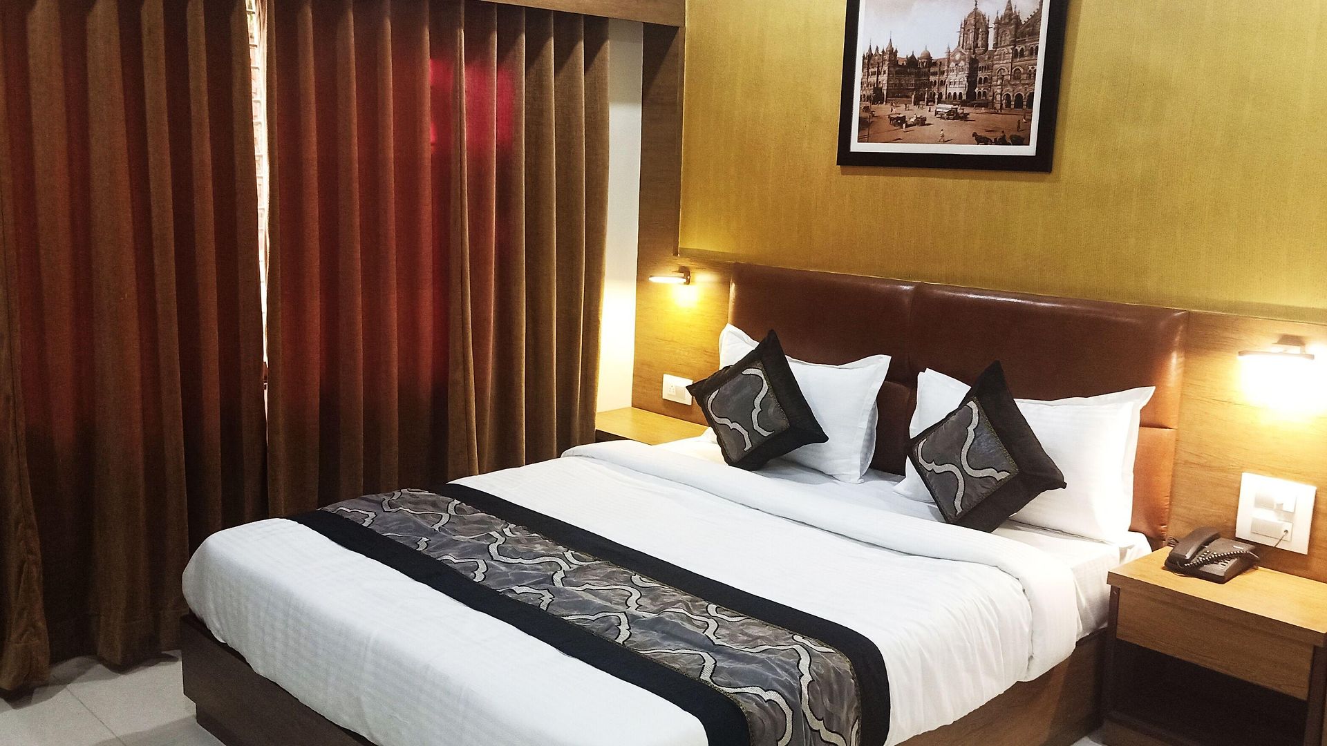 Hotel Crystal Luxury Inn- Bandra