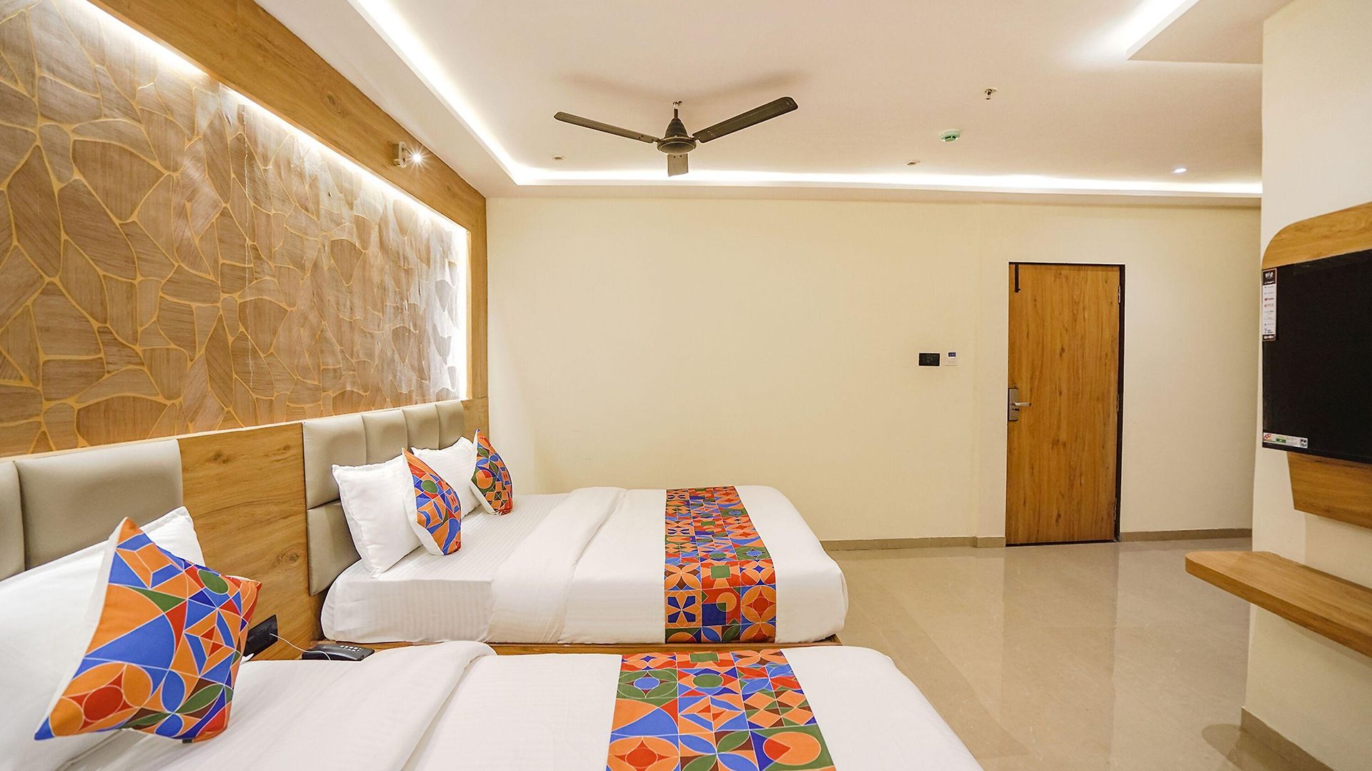 Fabhotel Well Back