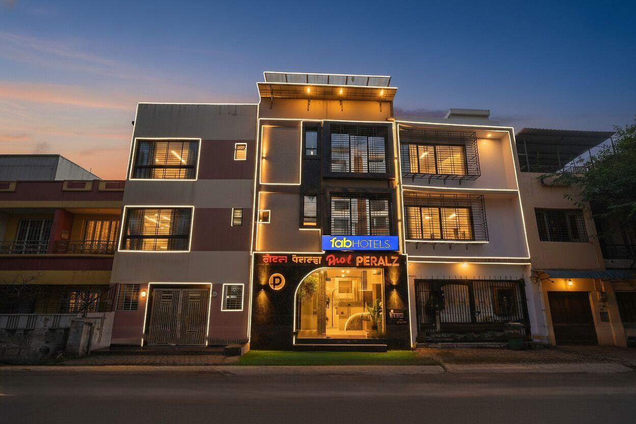 Fabhotel Peralz - Nr Boriwali Station Hotel