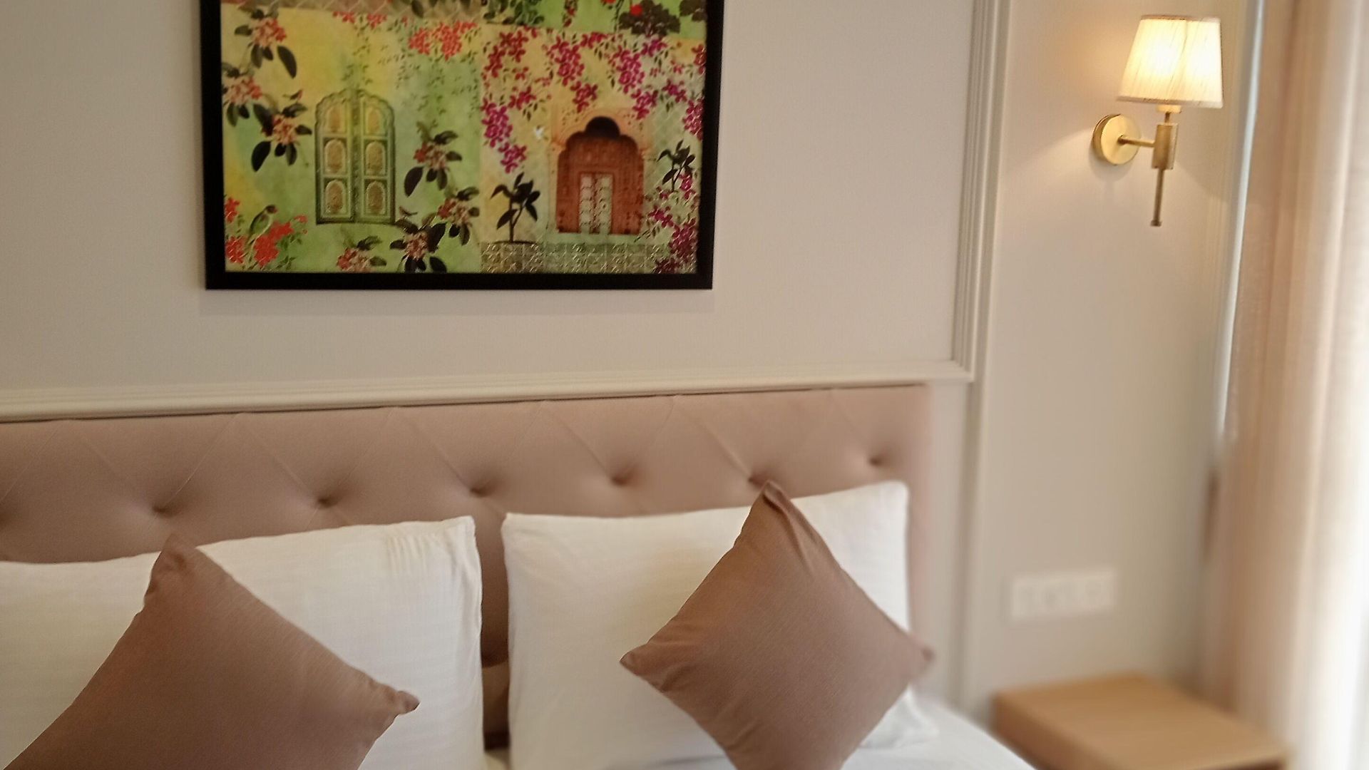 House Mindspace Malad 4*