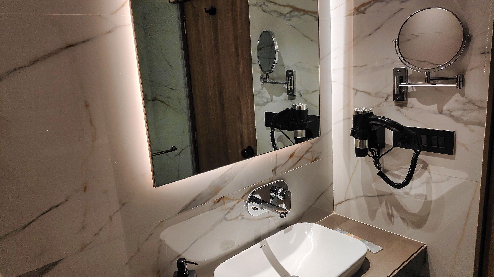 Maxxvalue Midc - Andheri 3*