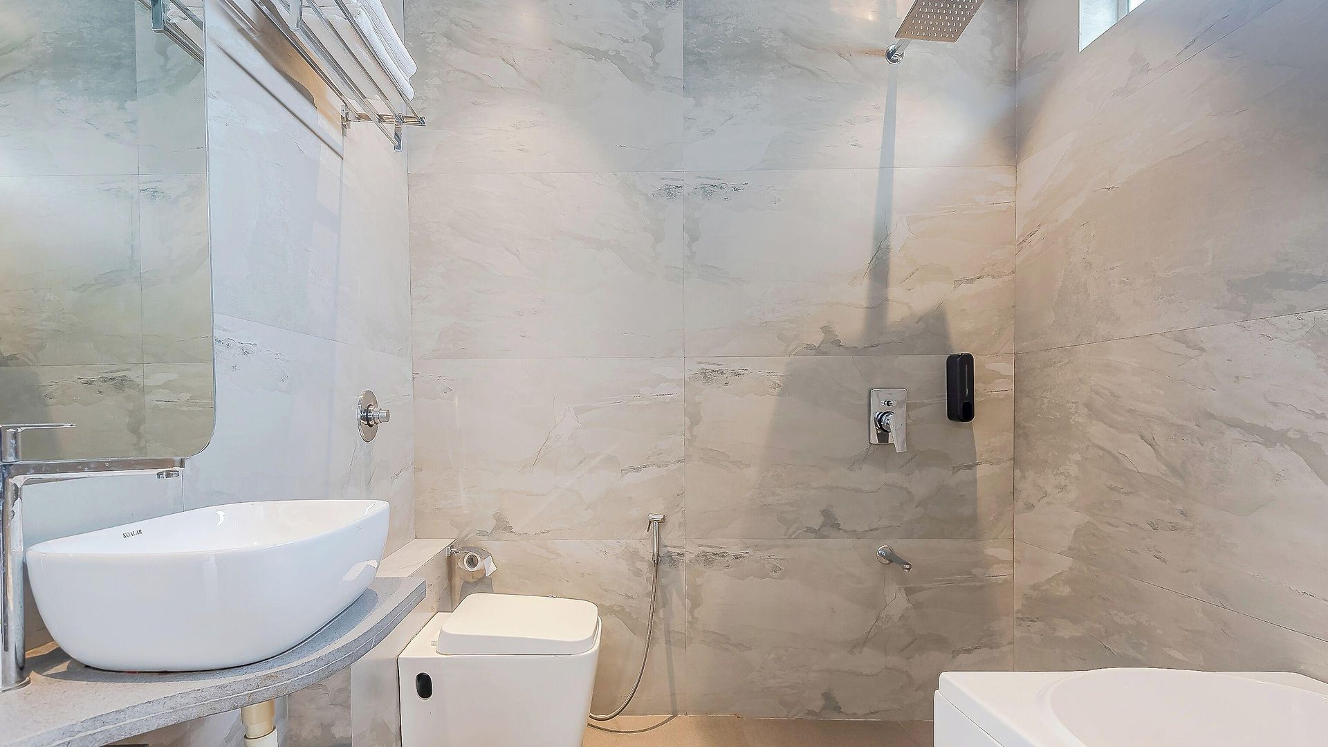 Hotel Aura - Near Malad Link Road