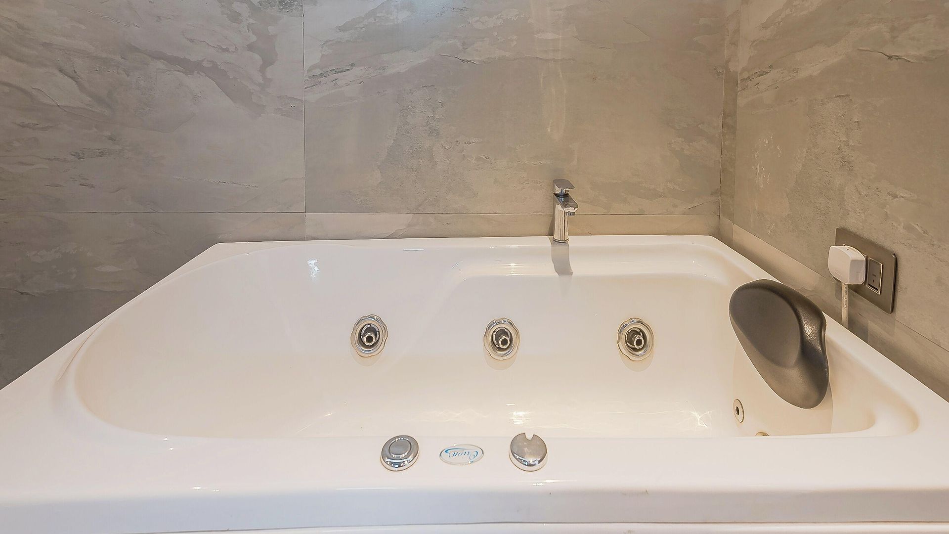 Hotel Aura - Near Malad Link Road 3*