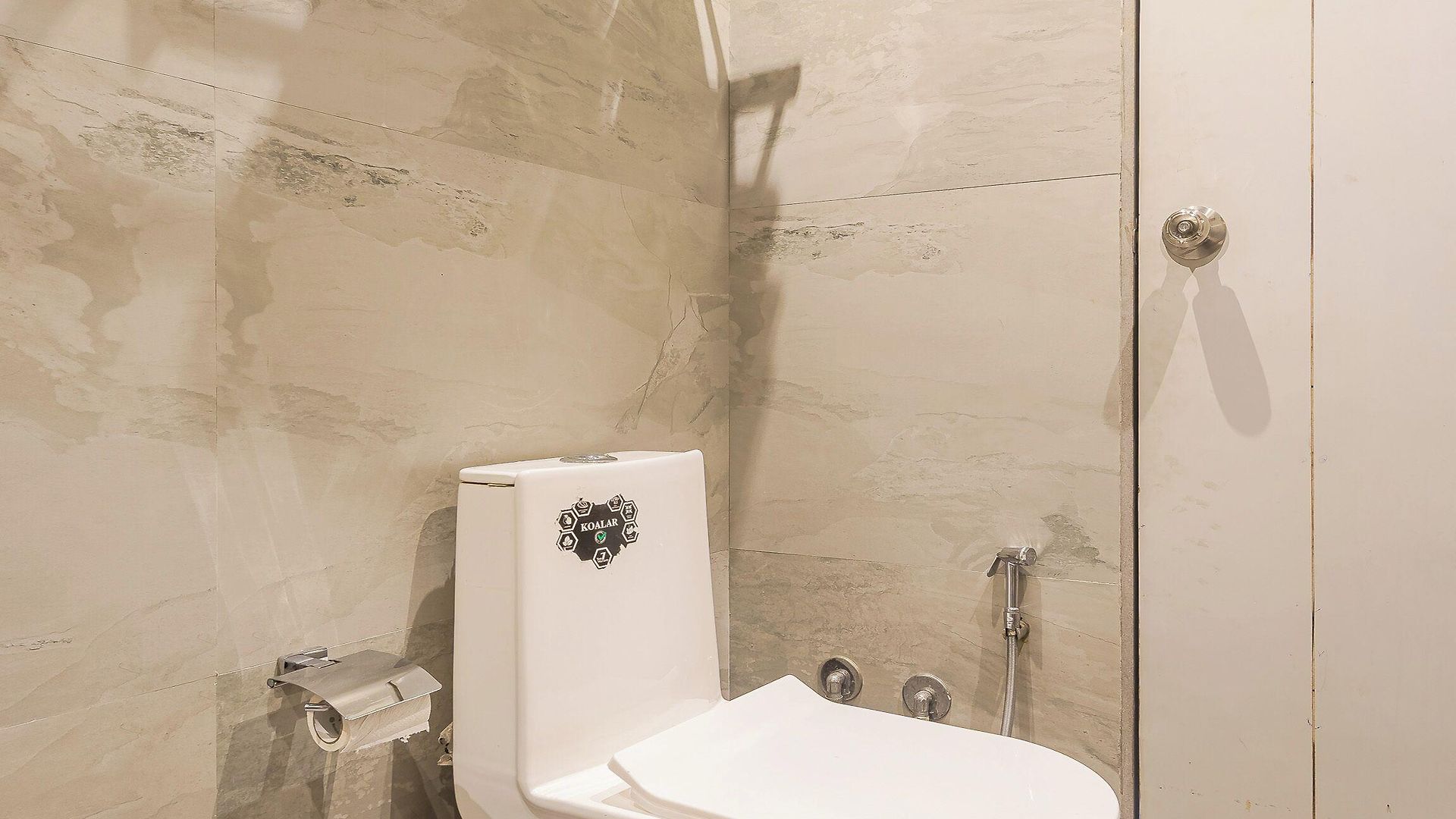Aura - Near Malad Link Road 3*
