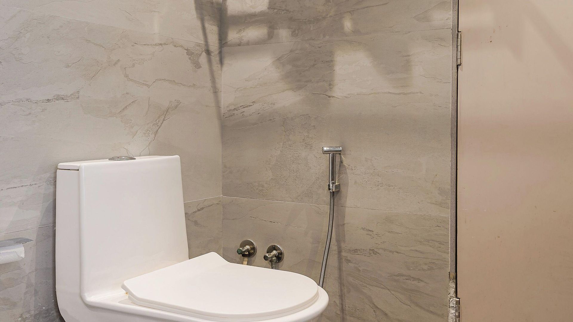 Aura - Near Malad Link Road 3*
