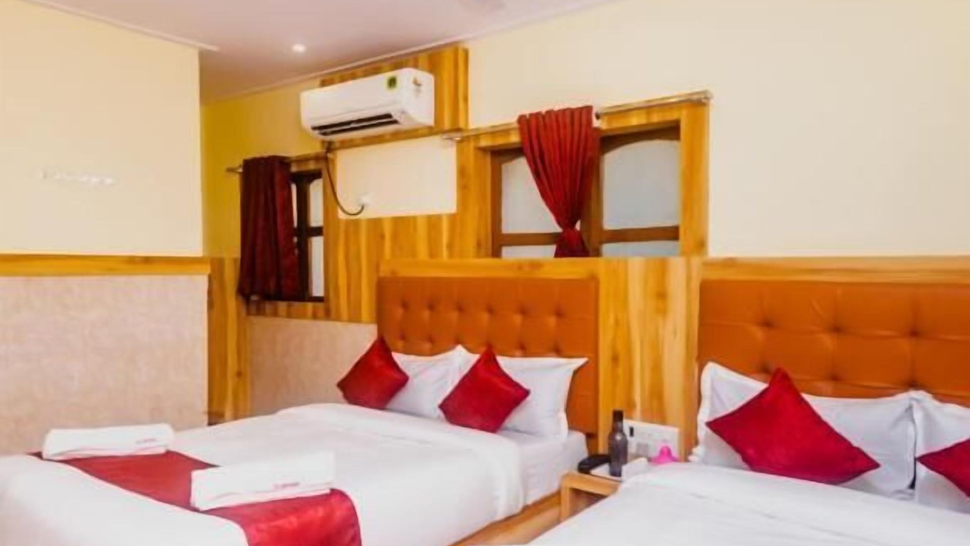 Hotel Aman Near Cst