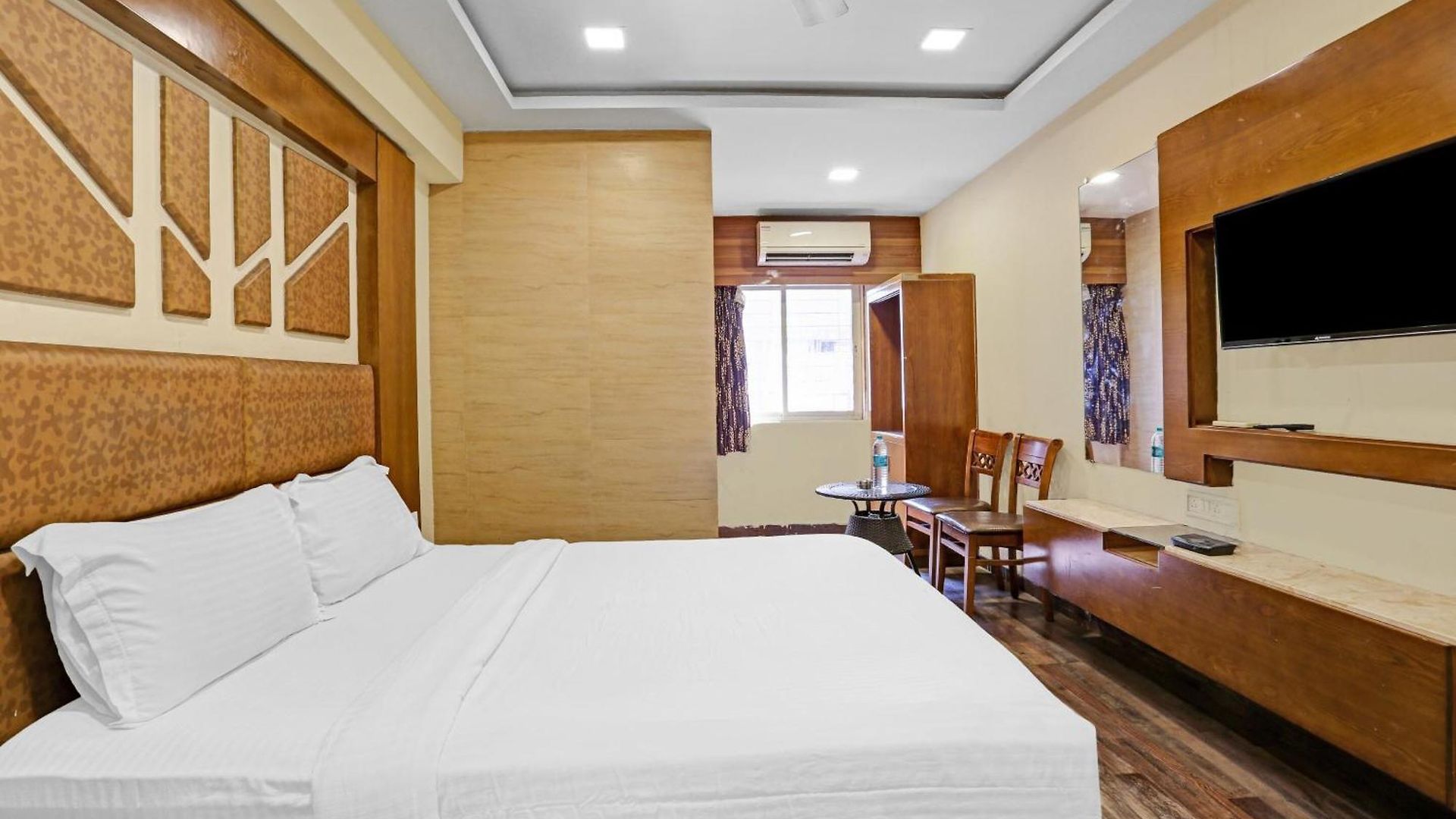 Oyo Executive Hotel 3*
