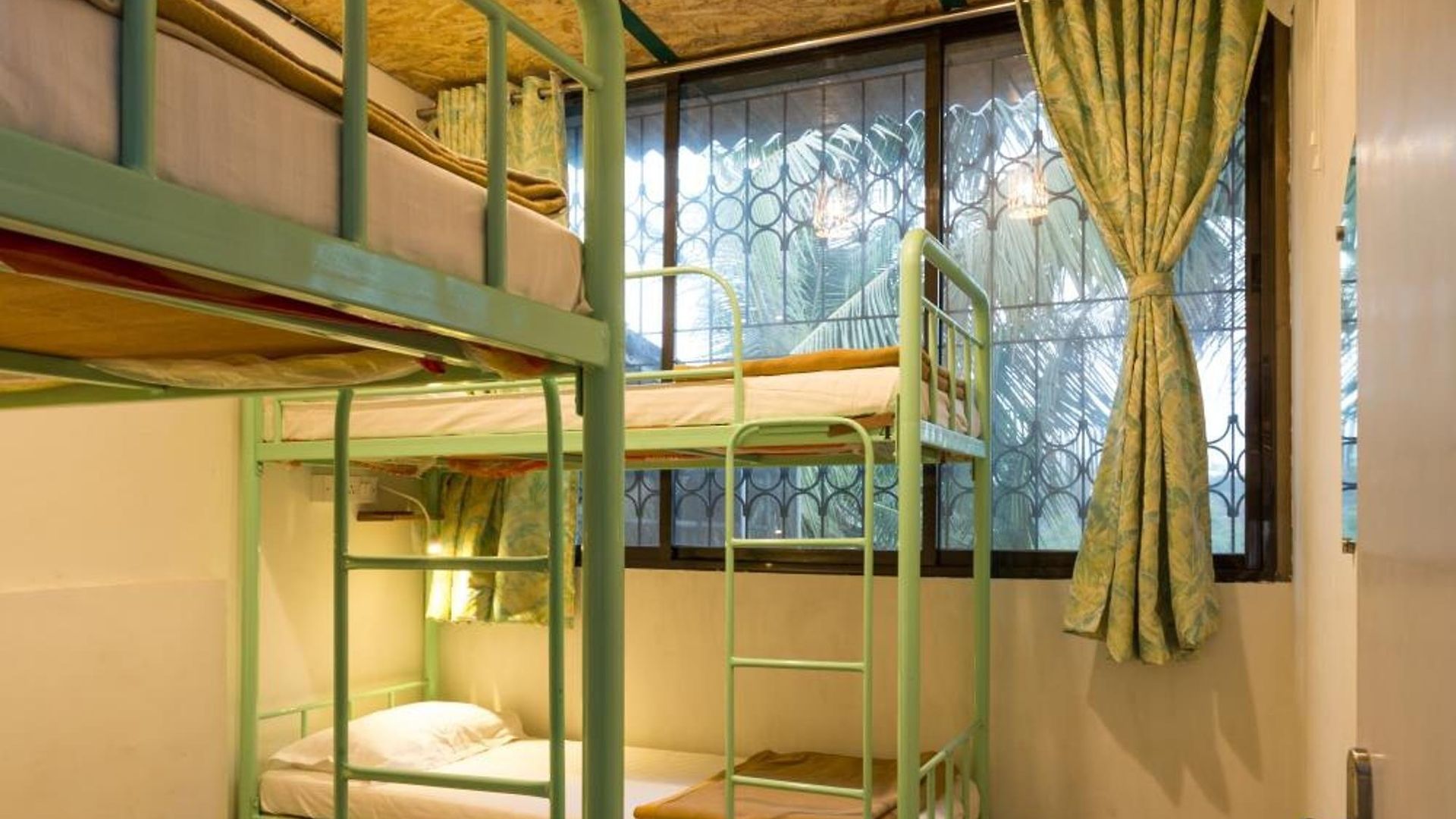 Mantra Hostel *