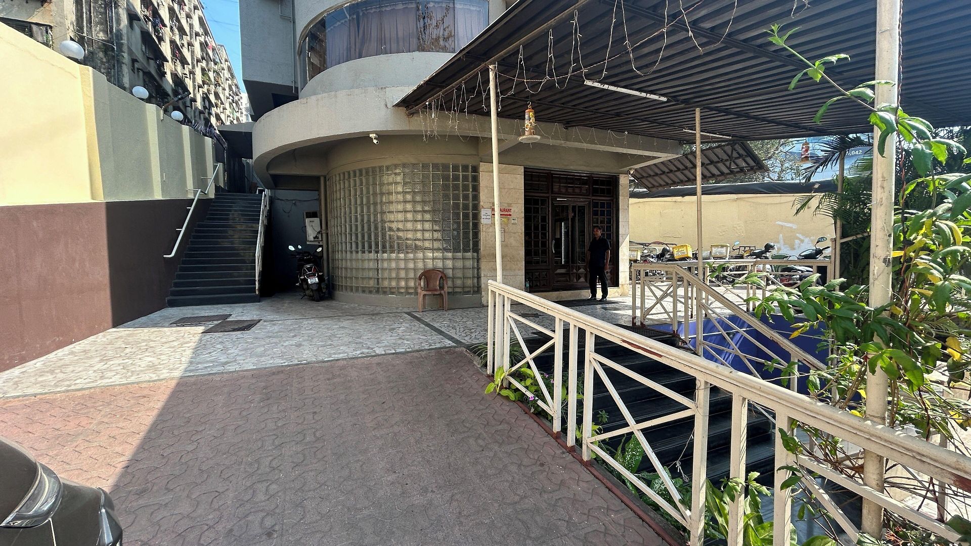Hotel Lucky Near Nesco 3*