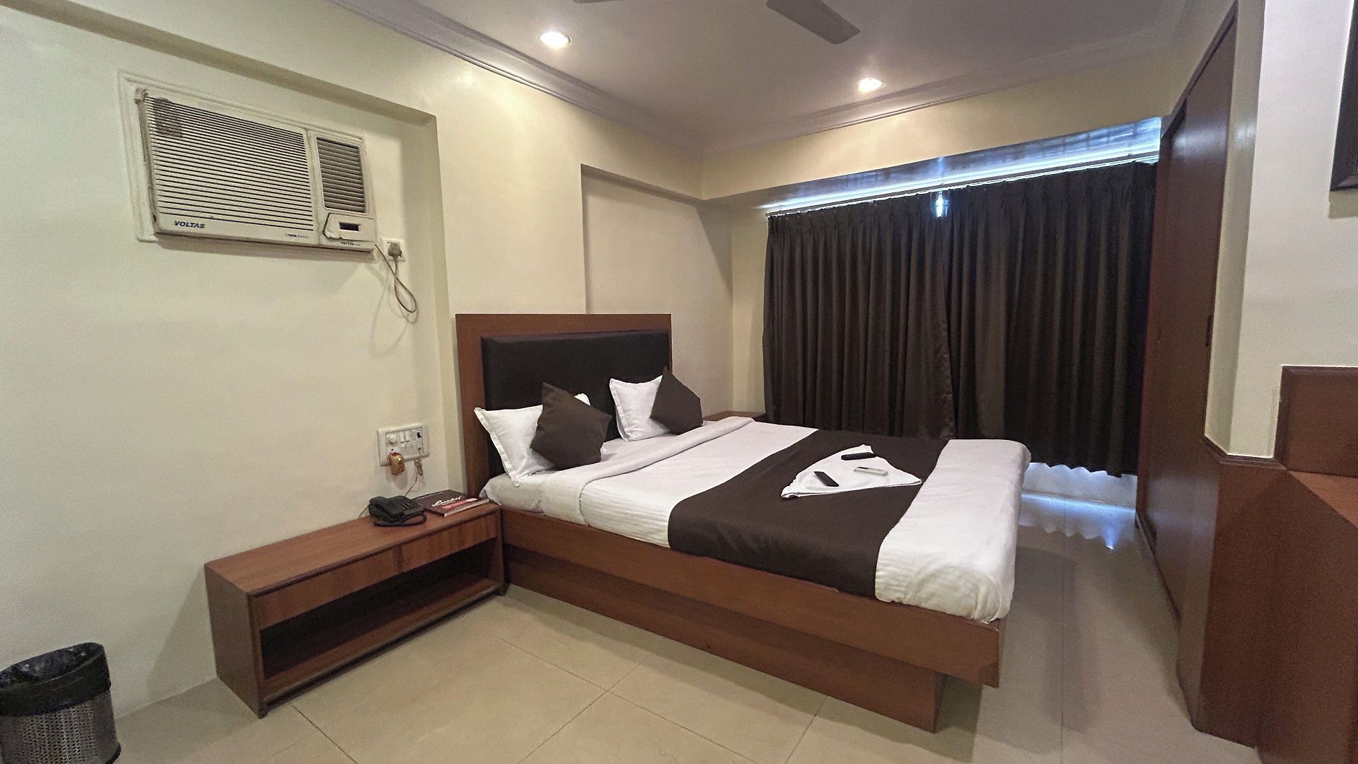 Hotel Lucky Near Nesco Mumbai