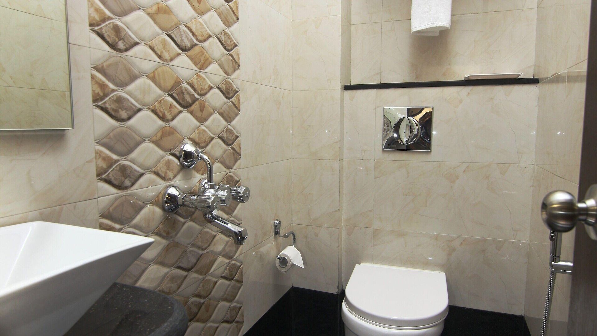 - Dadar Guest house *