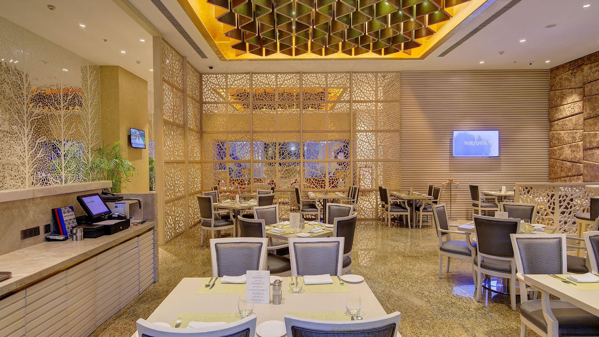 Niranta Airport Transit & Lounge Terminal 2 Arrivals/landside 4*