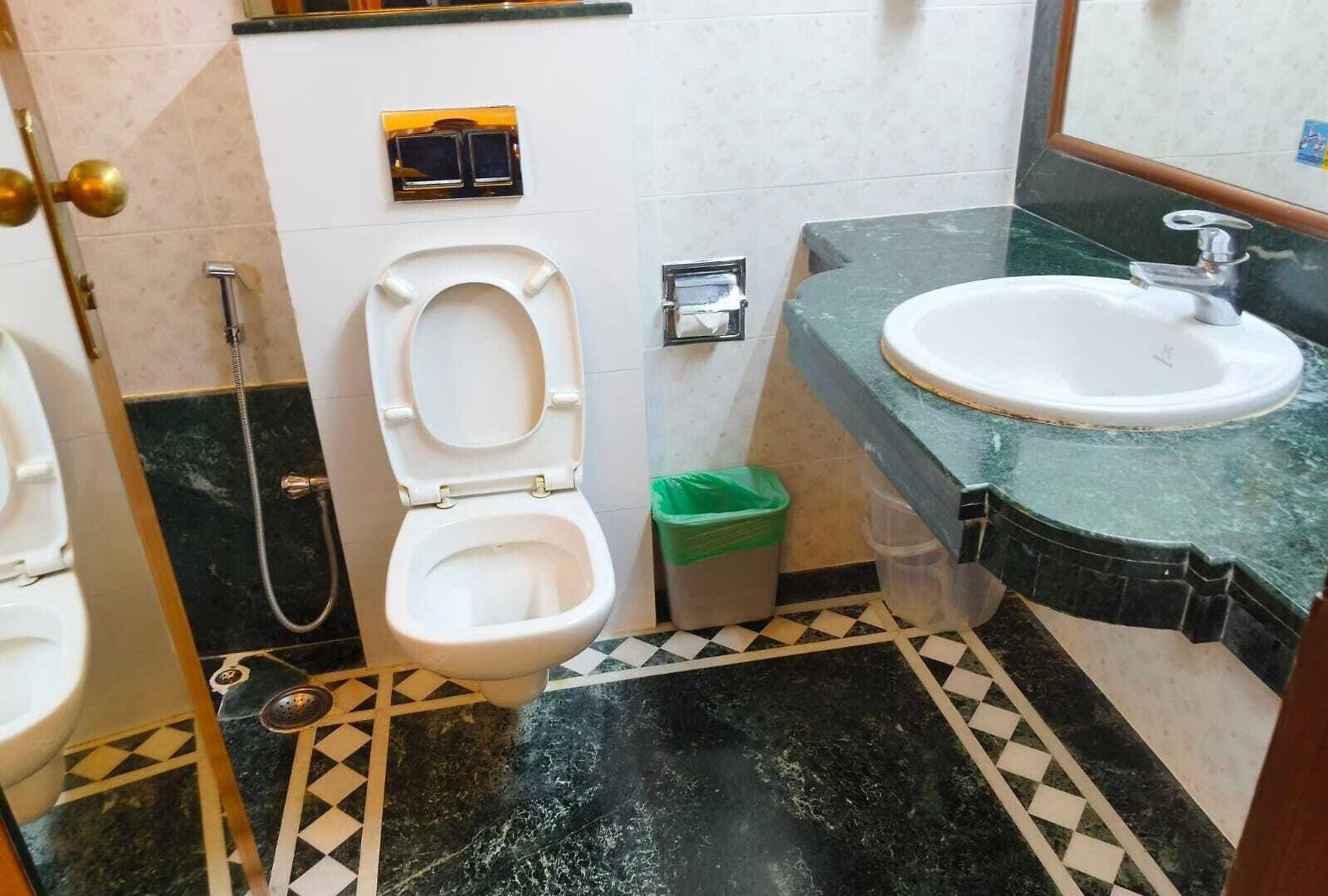 Hiltop Hotel 3*