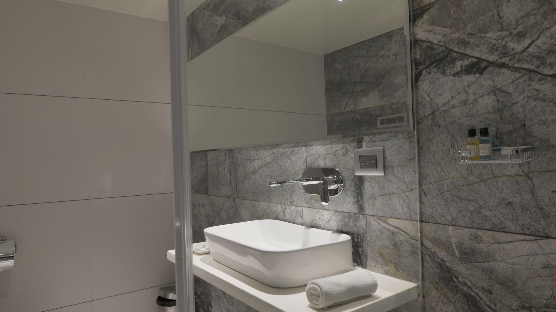 Airlink Hotel 3*