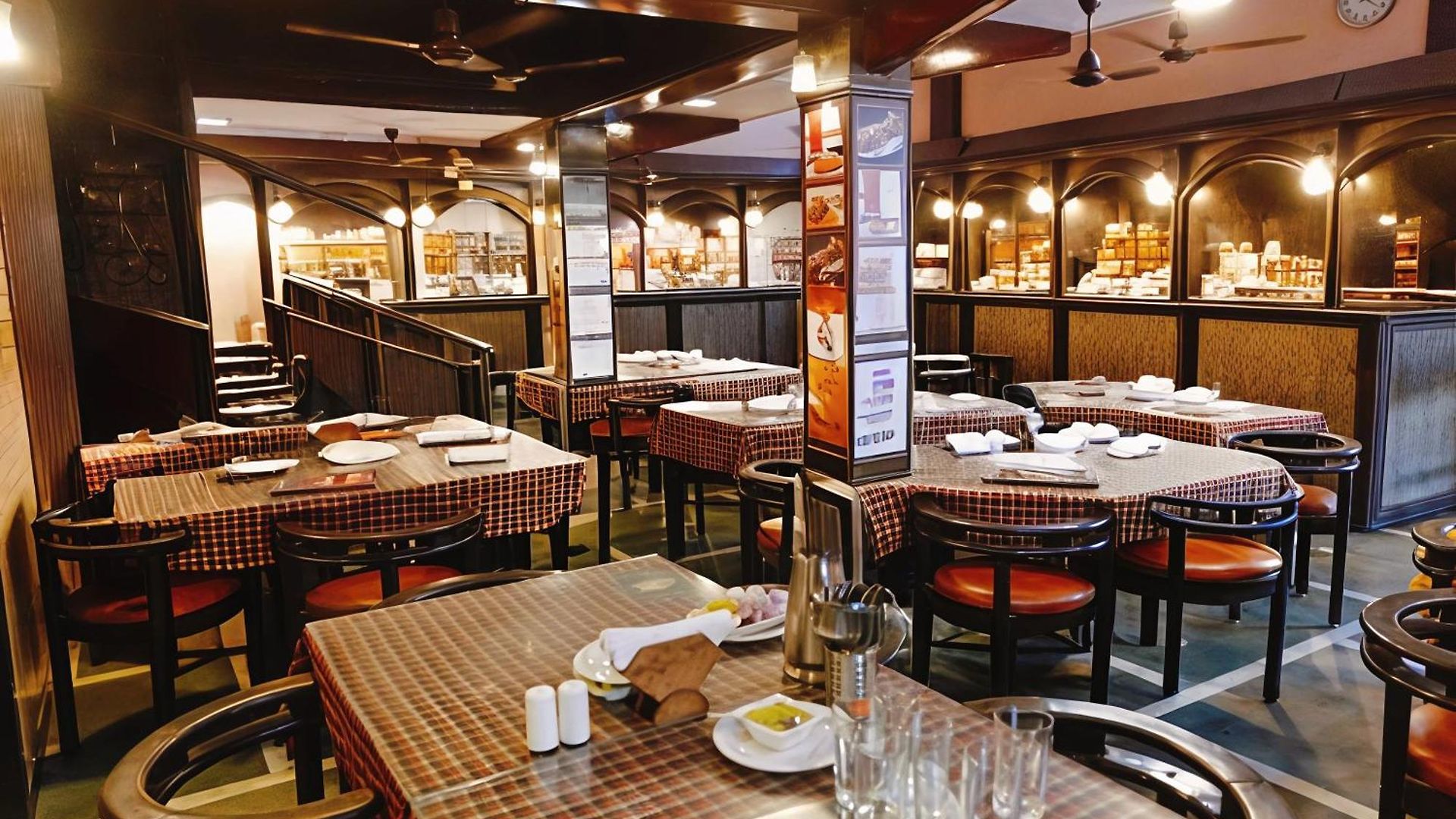 Lucky Bandra Hotel