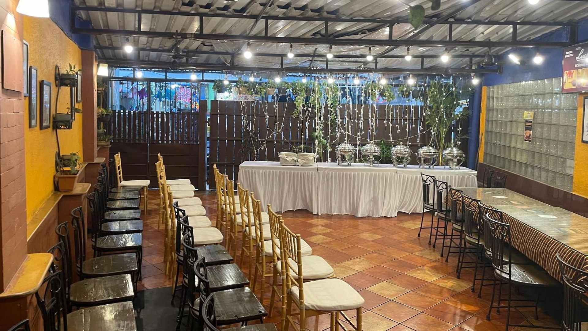 Hotel Lucky Bandra