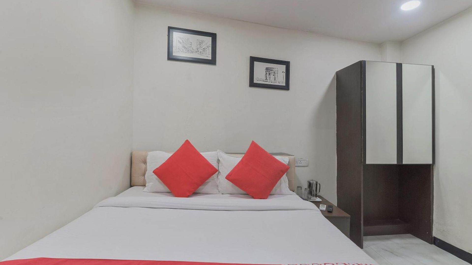 Hotel Hotel O Ak Palace Near Chhatrapati Shivaji International Airport