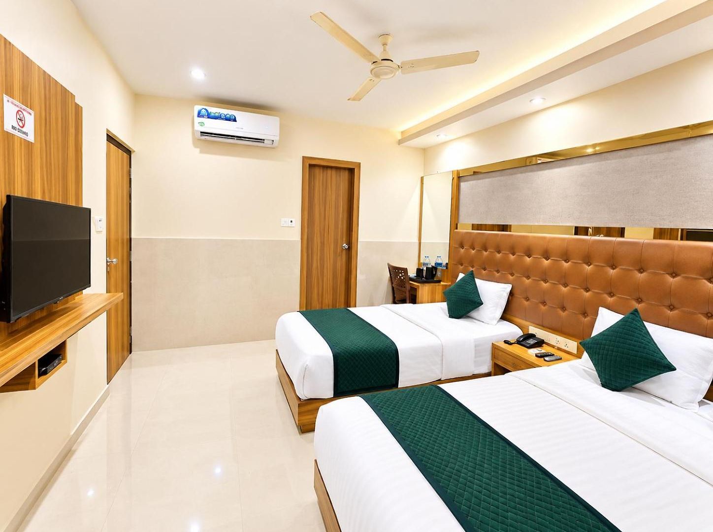 Hotel Hotel Bkc Garden - Near Jio Convention
