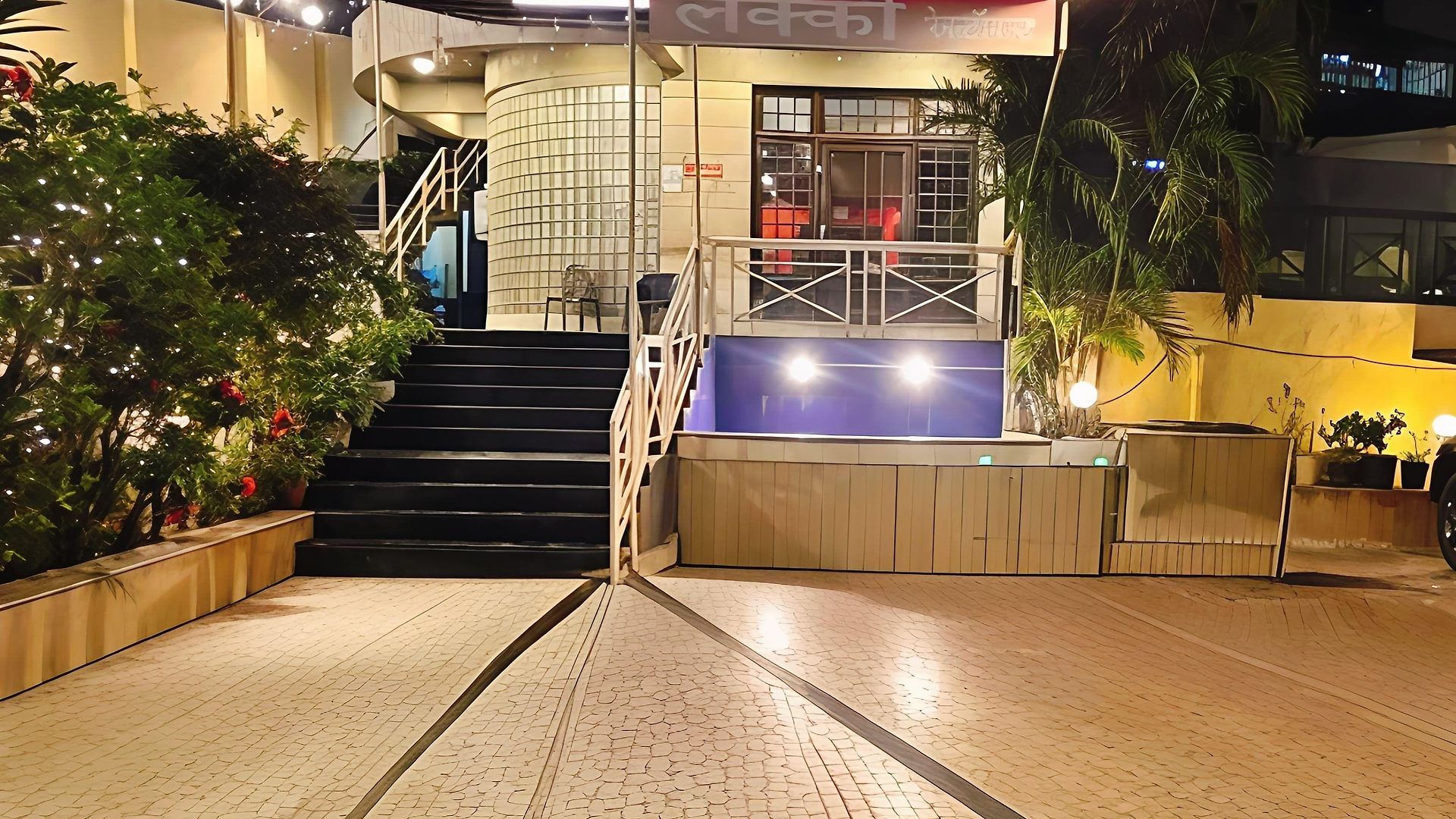 Hotel Lucky Near Nesco 3*