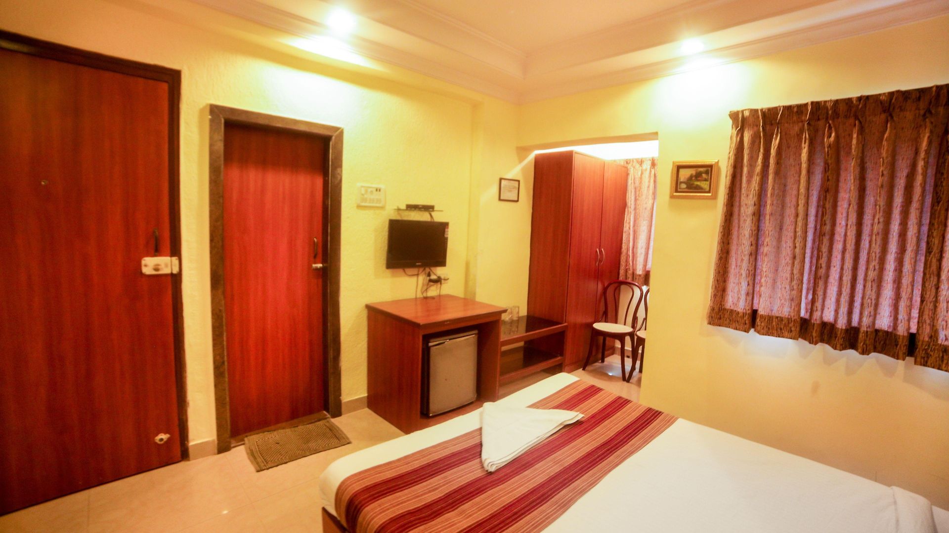 Hotel Lucky Bandra