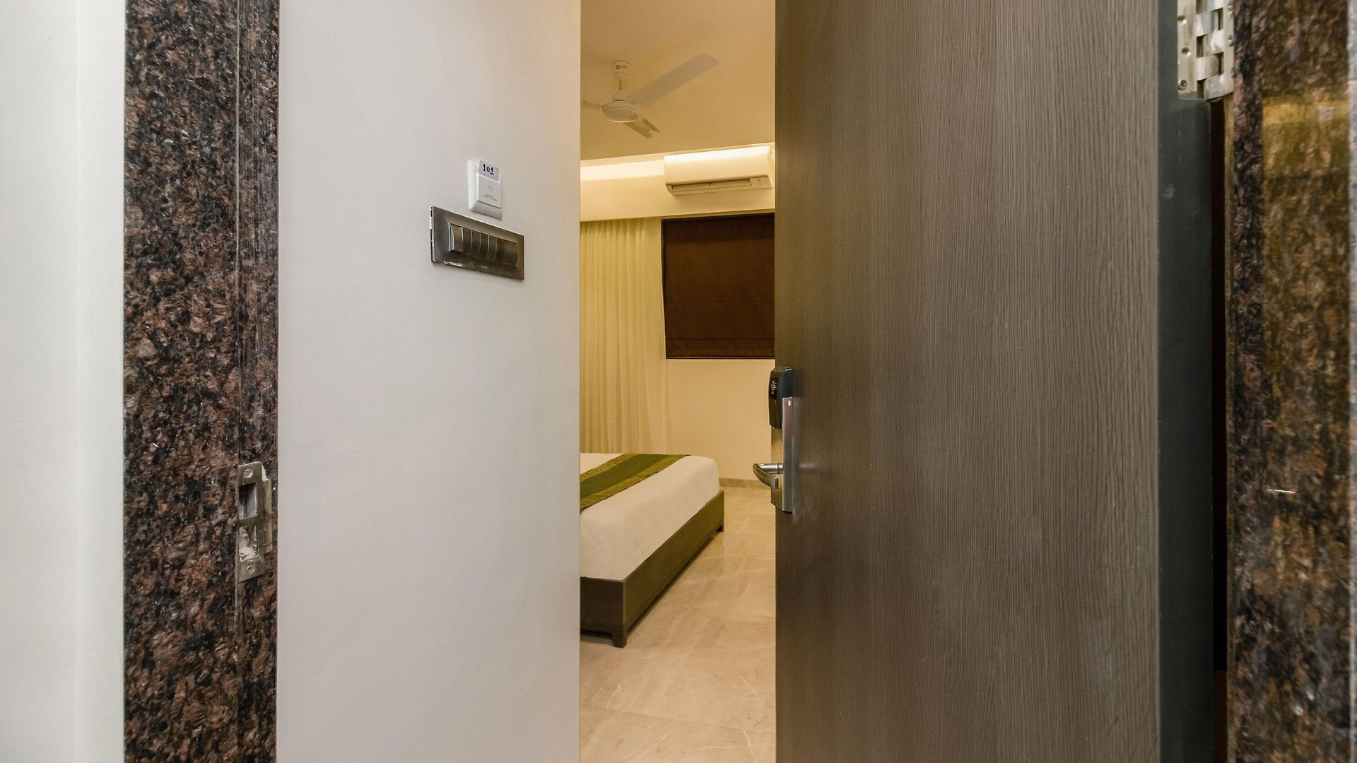 Oyster By Glitz Hotel