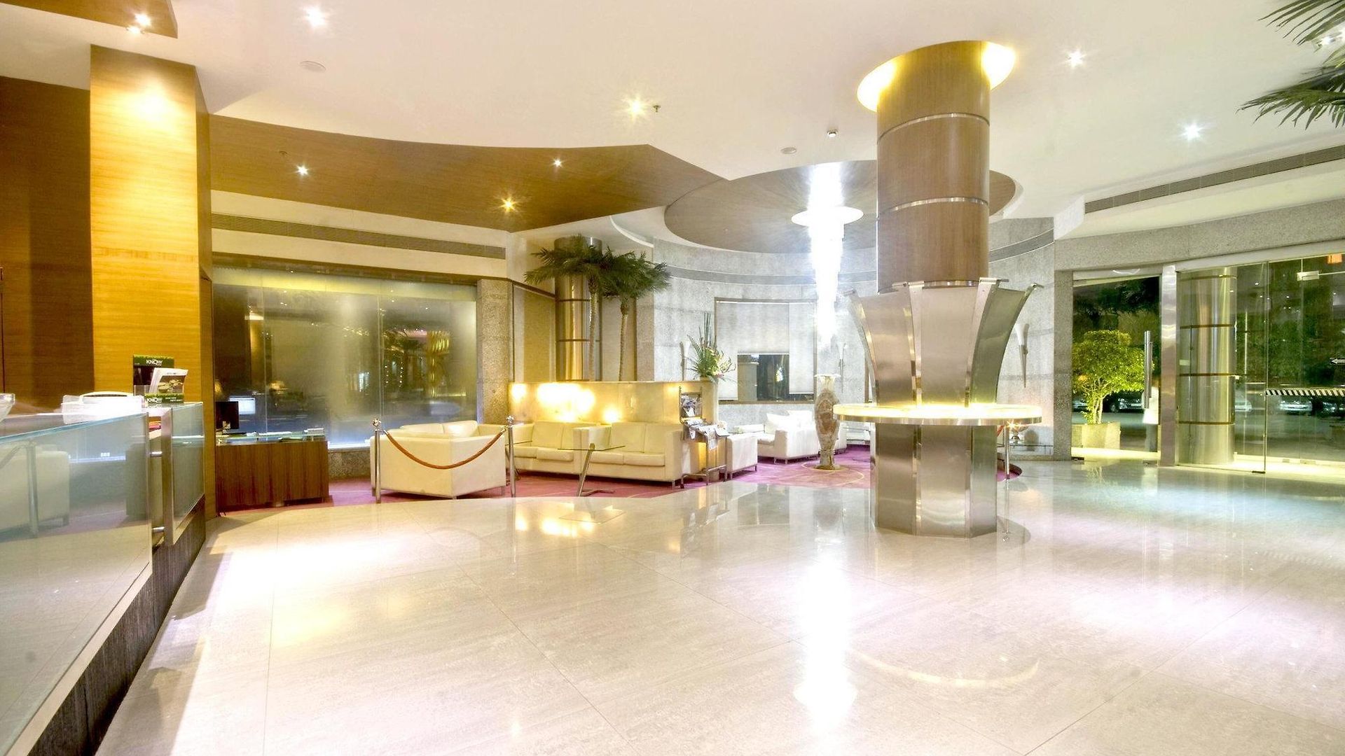 Hotel Peninsula Grand Mumbai