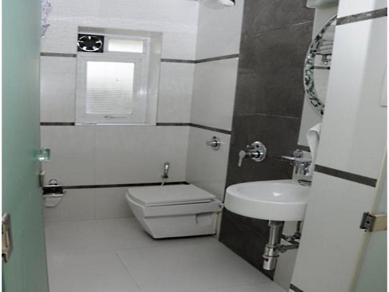 Hotel Causeway, Colaba