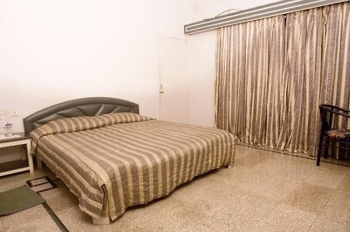 Metro International Hotel 2*