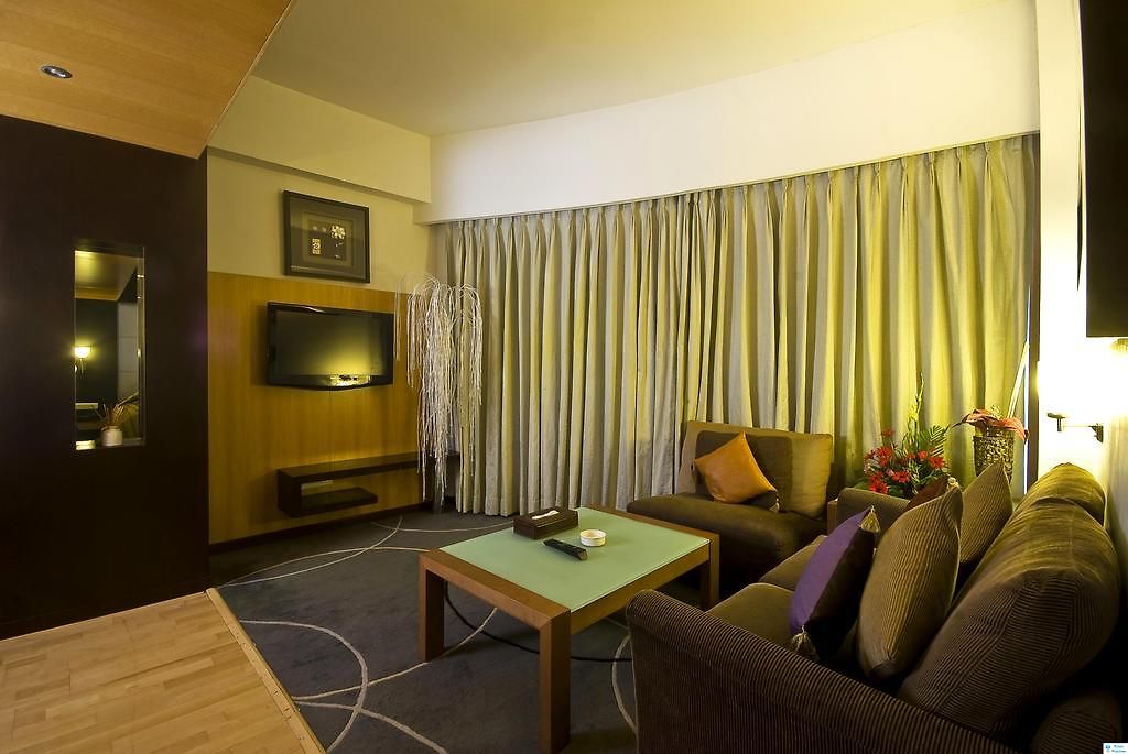 Peninsula Grand 4*