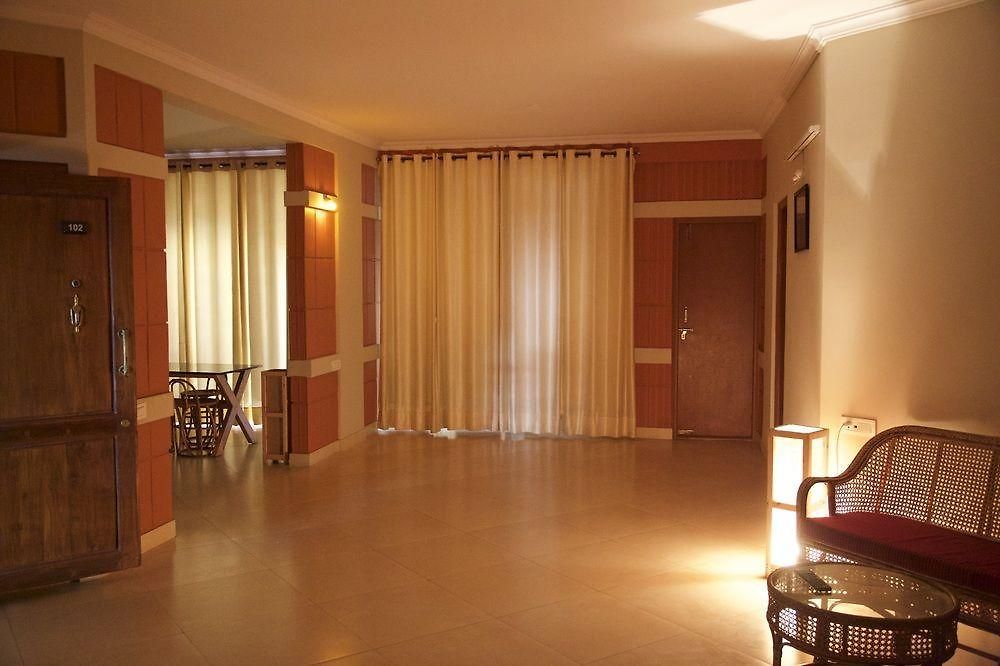 Fabhotel The Adore Palace Hotel