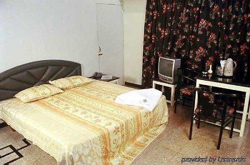 Metro International Hotel 2*