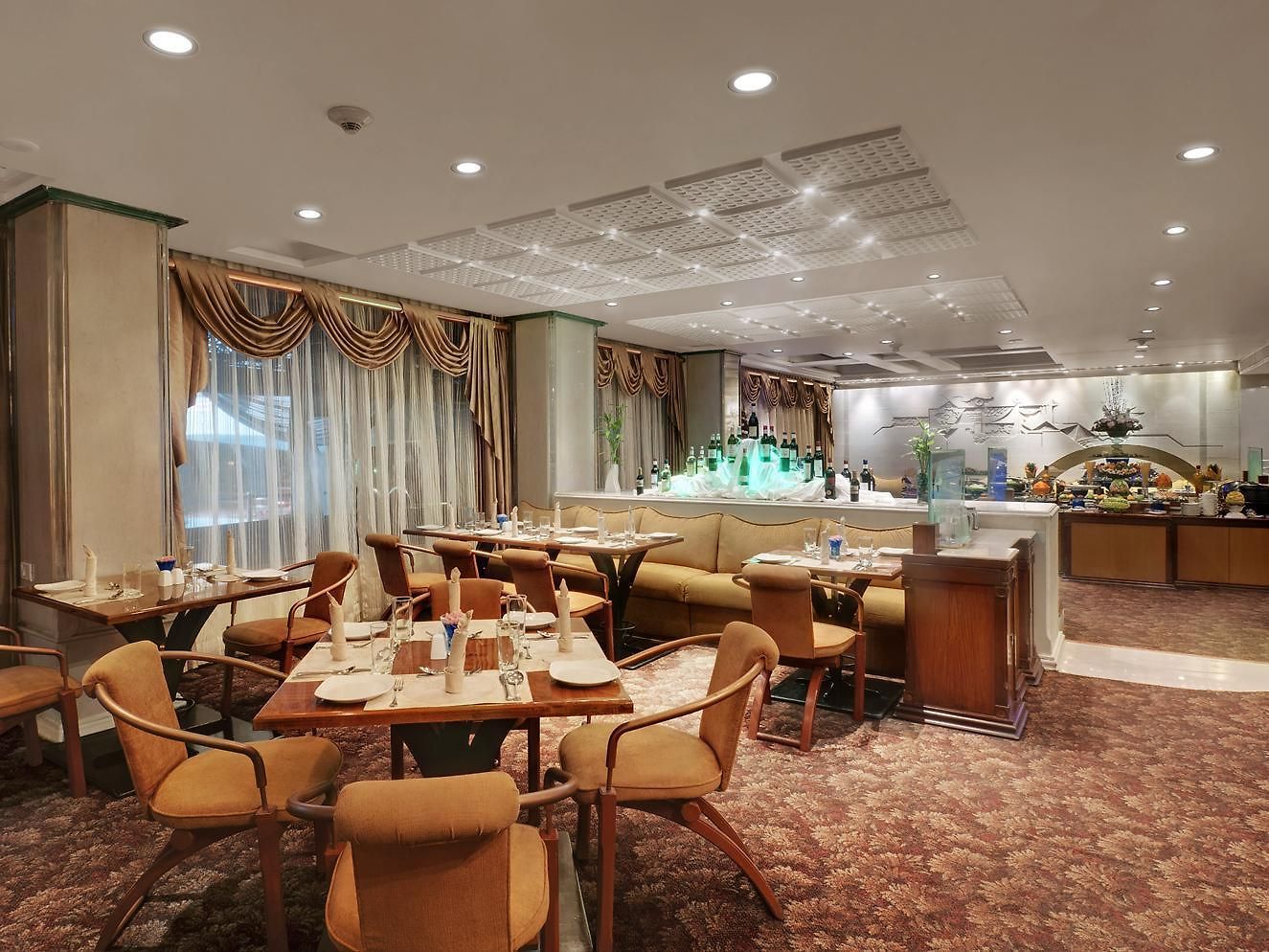 Kohinoor Continental, Airport 4*